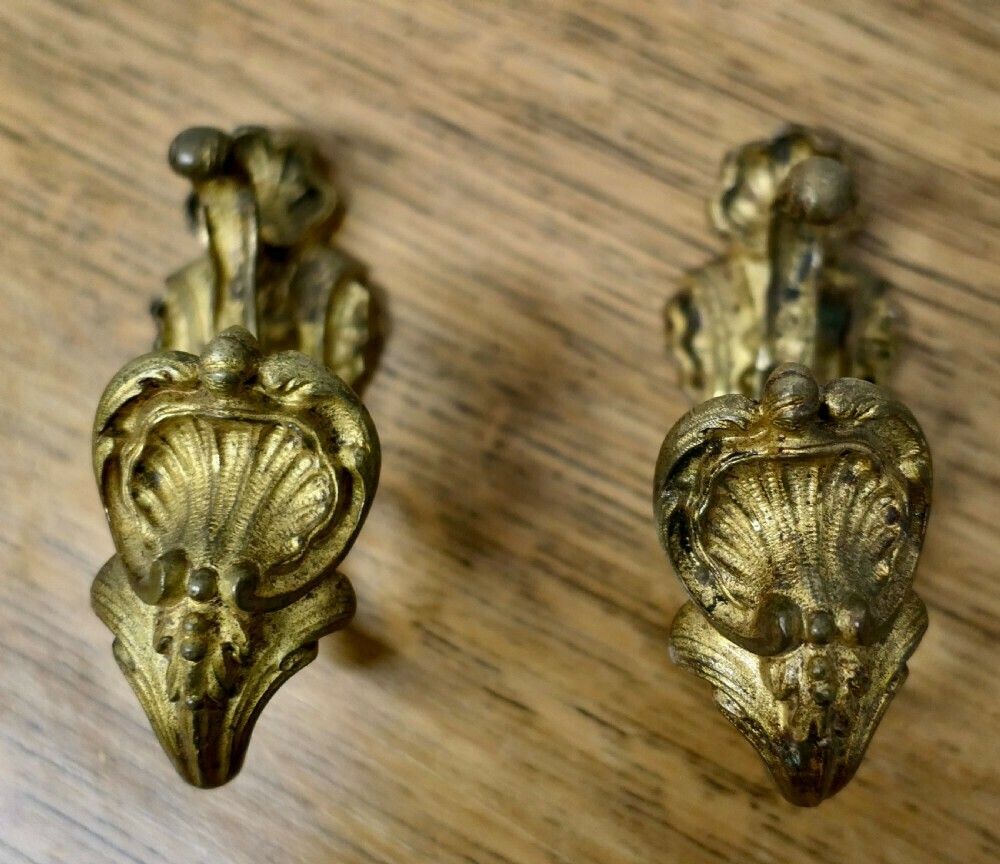 A Pair Of French Rococo Ormolu Curtain Curtain Tie Backs photo 654.0