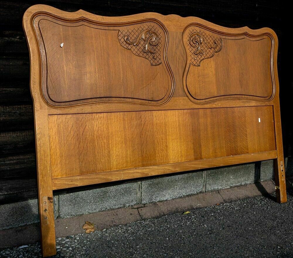 photo furniture French Louis XV Style Carved Honey Oak Double Bed Frame  W1 B147