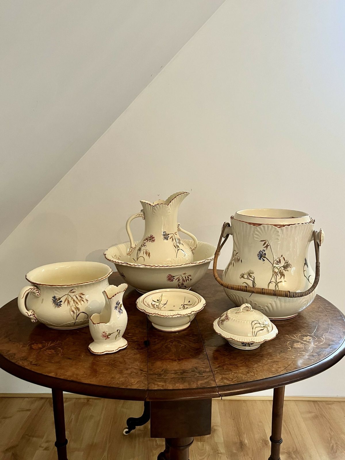 photo buy Remarkable Quality Antique Bathroom Set By Mark Jones & Sons