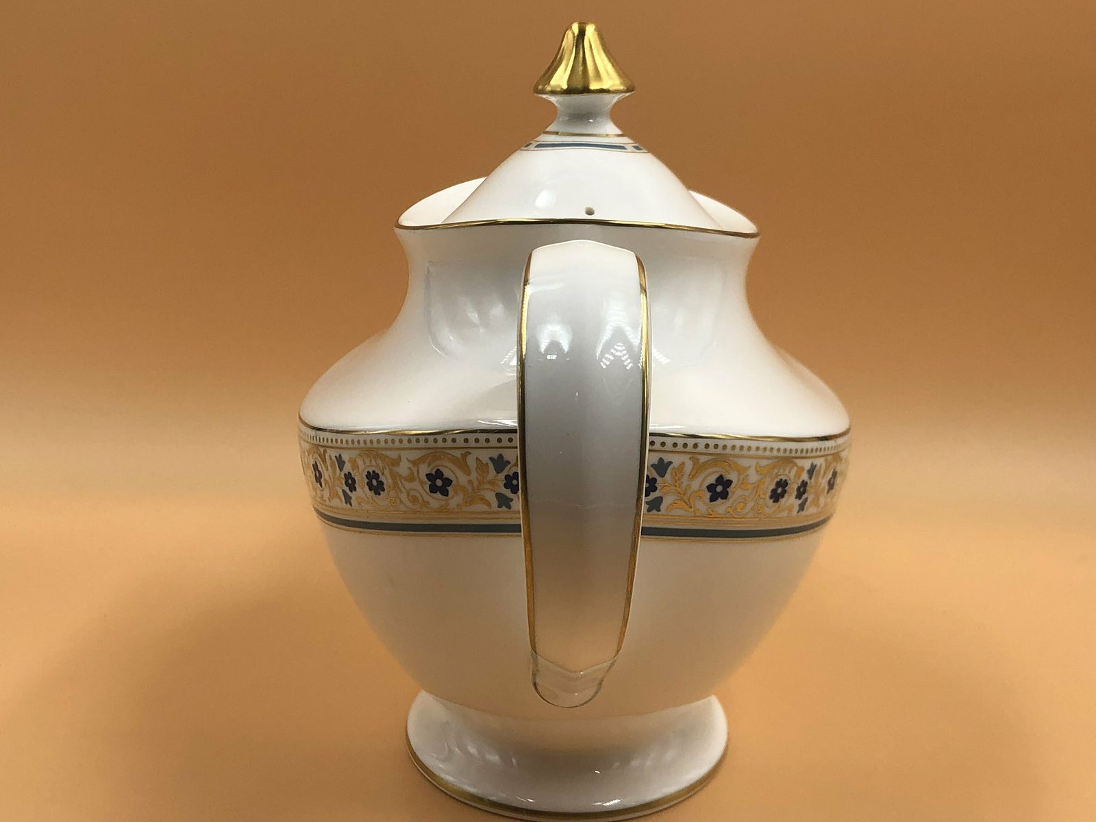 Royal Doulton China Empress Design 2 Pint Capacity Tea Pot. H5063.   Free Uk Post photo Home Decor