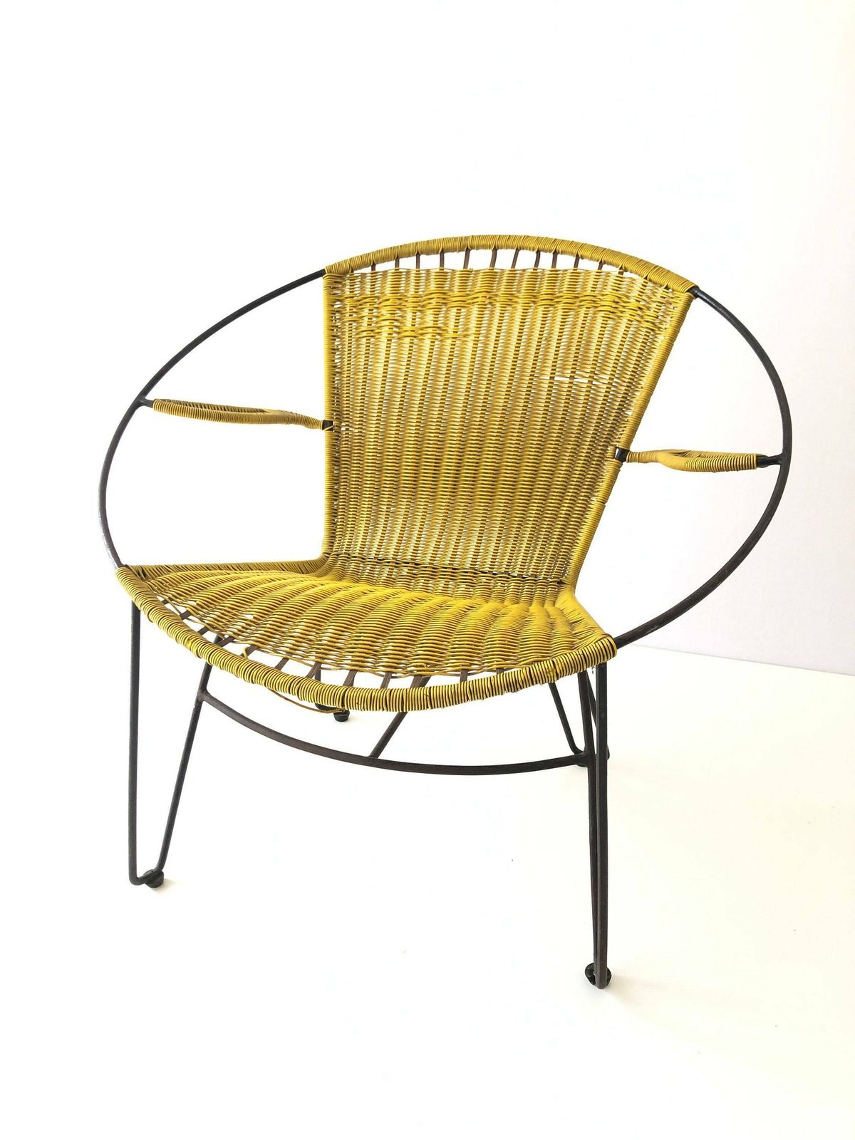 Iconic Italian Yellow Spaghetti Circle Design Relax Chair, 1970s, Italy photo Furniture