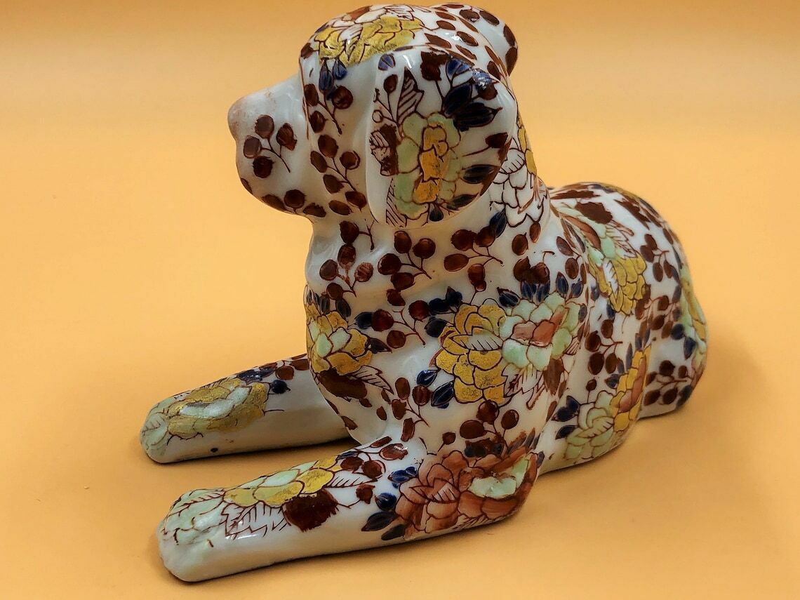 Signed Chinese Porcelain Hand Painted Imari Hound Dog By Yayou Zhen Cang. photo vinterior