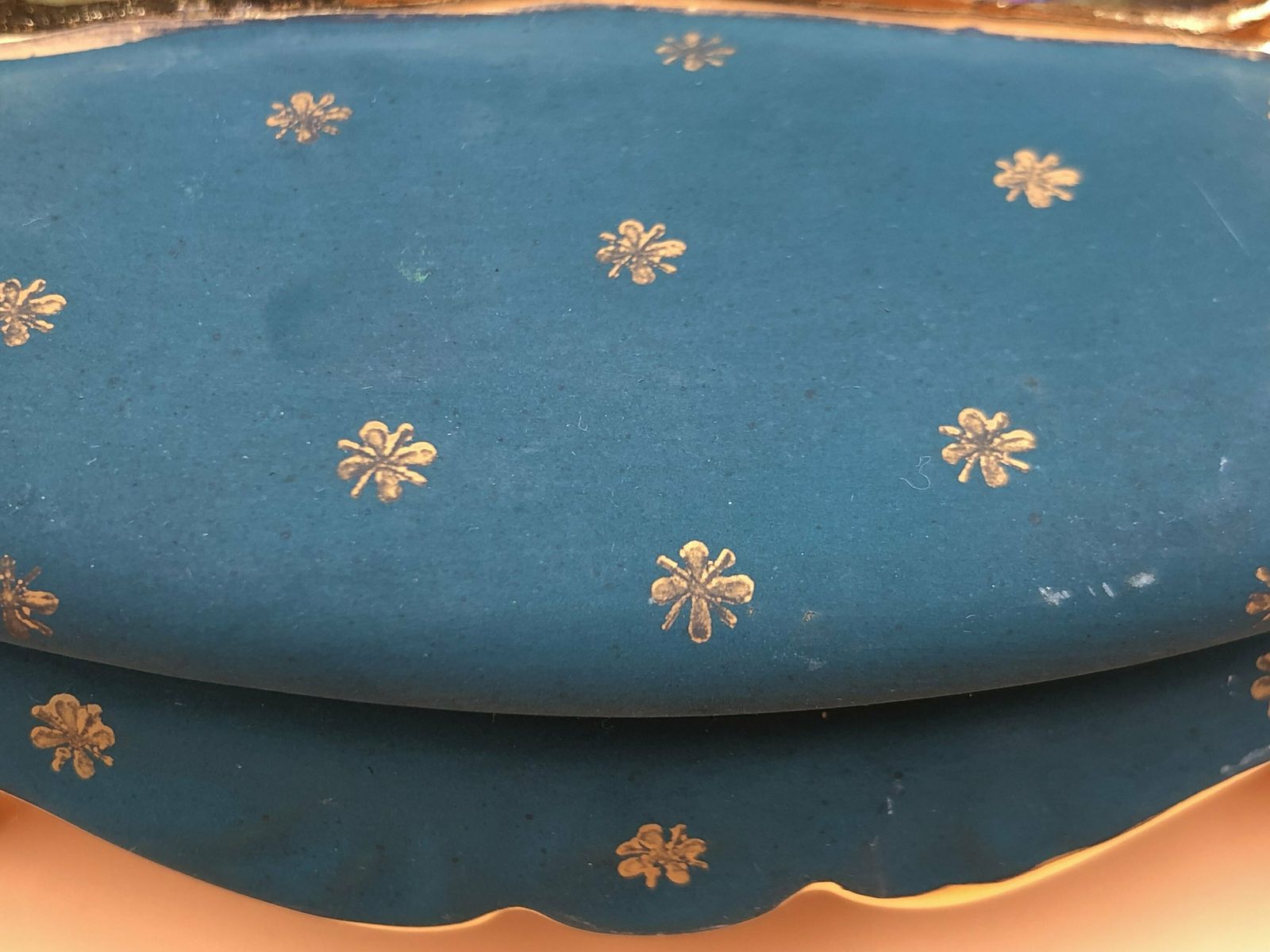 Limoges Porcelain Green / Gold Sofa Trinket Box / Jewelry Box With Courting Couple. photo 75.0
