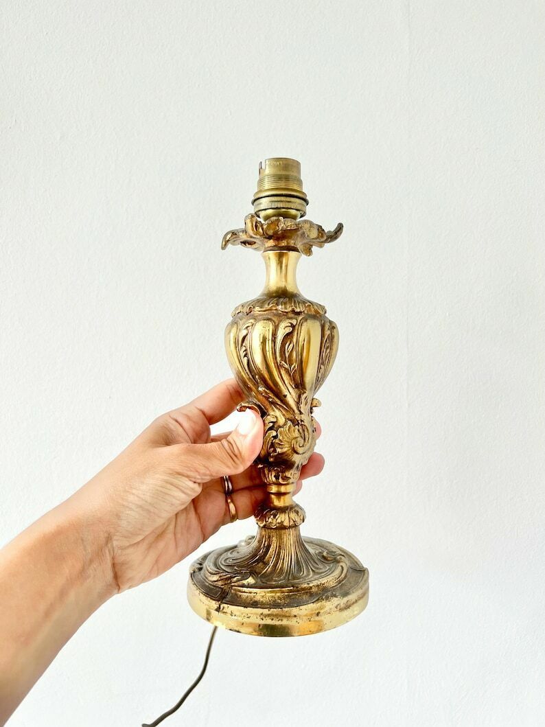 Old French Decorative Solid Bronze Lamp Foot Rococo Style Chateau Touch Golden Parisian Unique Bedroom Living Room Versailles Light photo vinterior