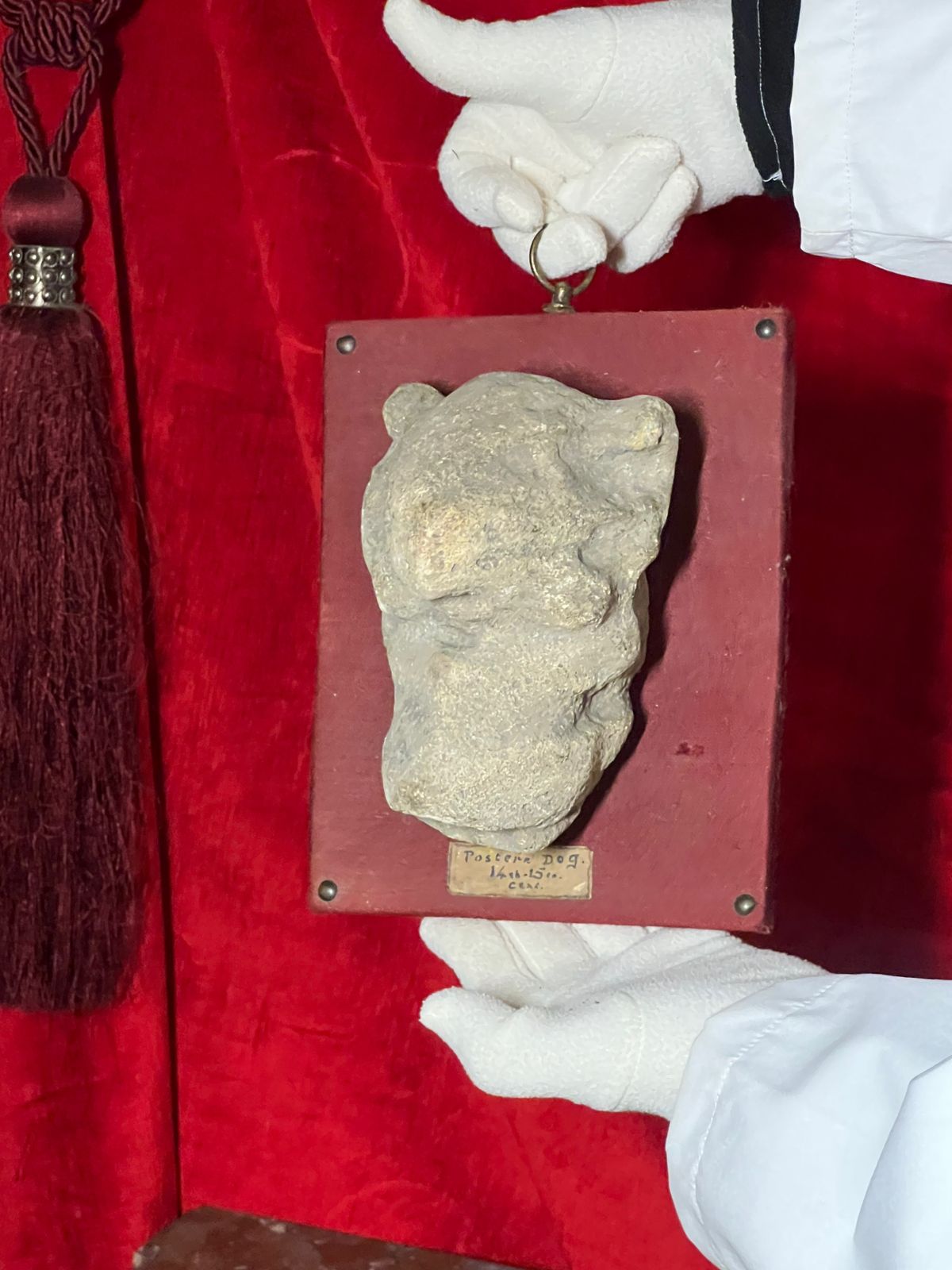 photo vinterior Medieval 14th/15th Century Stone Artifactual Sculpture Of Pastern Dog