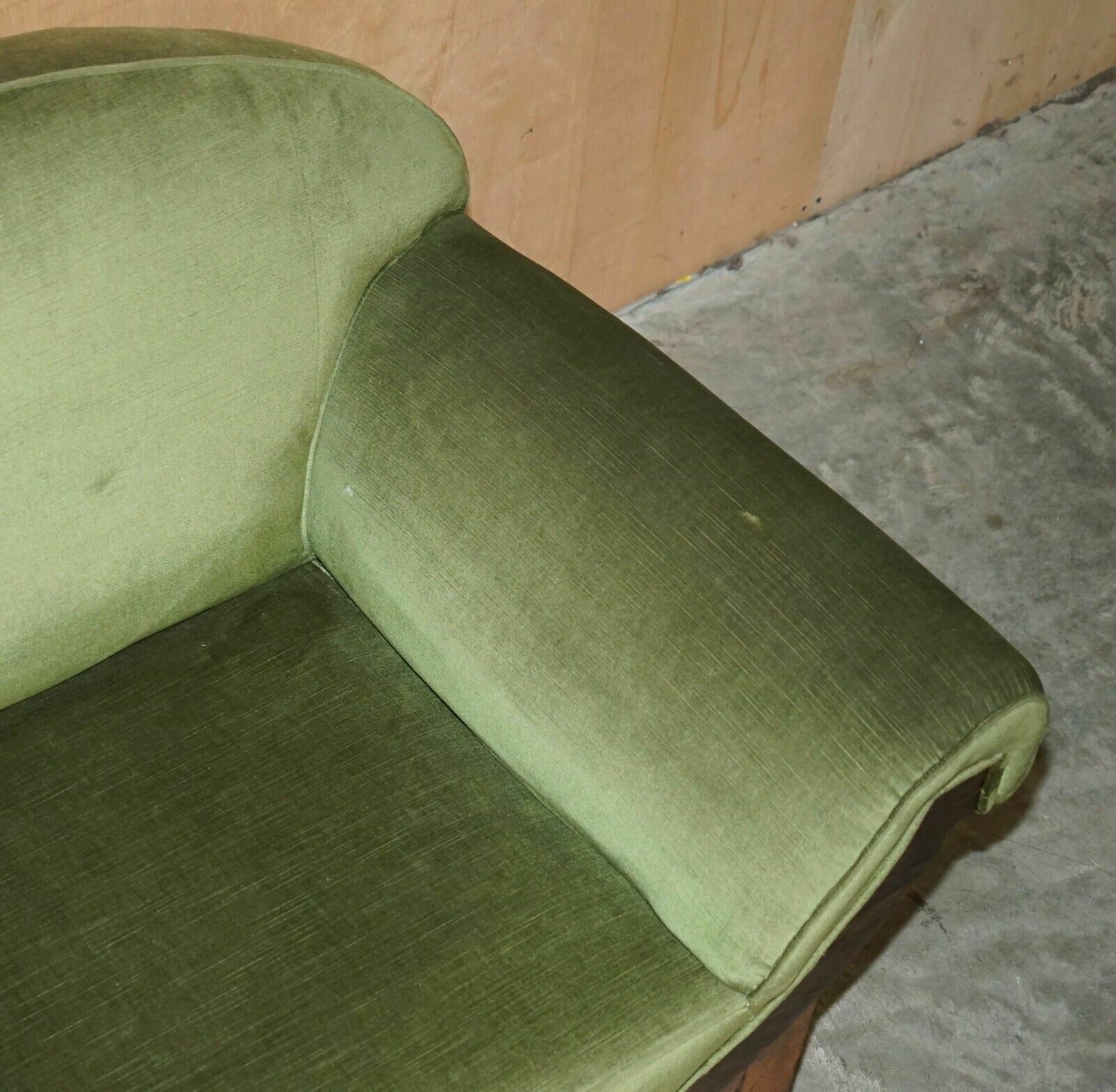 photo furniture Stylish Antique Art Deco Cir 1920 Burr Walnut Green Velour Sofa Part Of A Suite