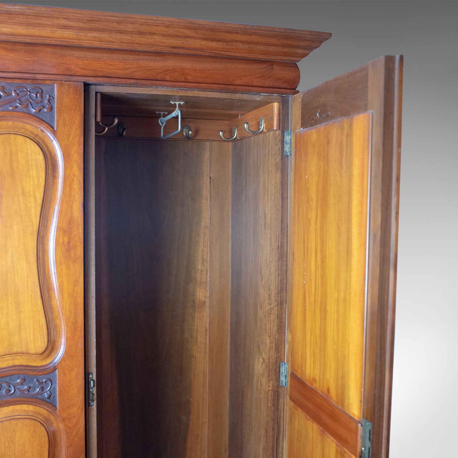 Antique Wardrobe, English, Walnut, Compactum, R James Gloucester, Circa 1900 photo vinterior