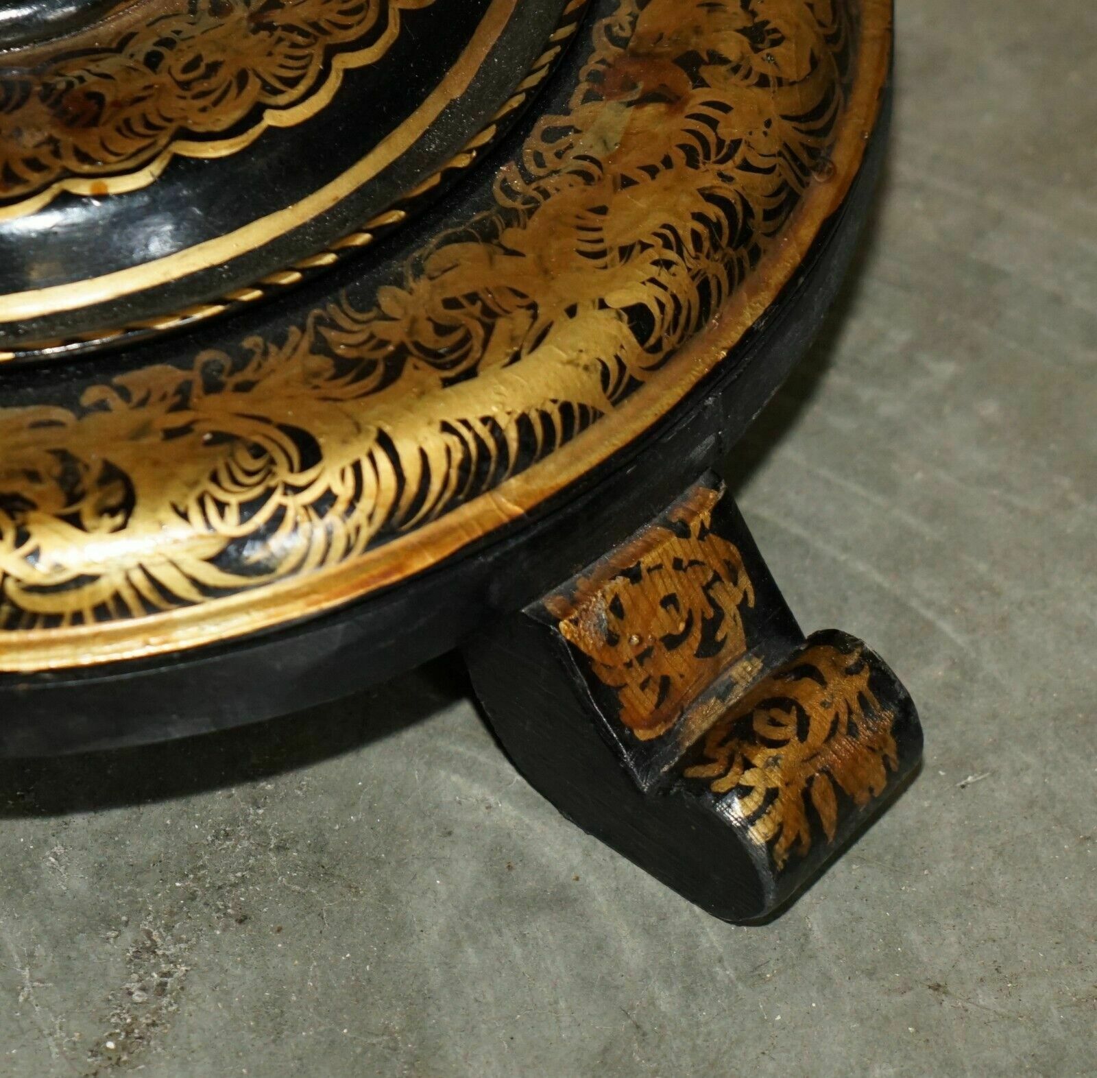 1950.0 Exquisite Antique Regency 1810 Lacquered Mother Of Pearl Inlaid Tilt Op Table photo