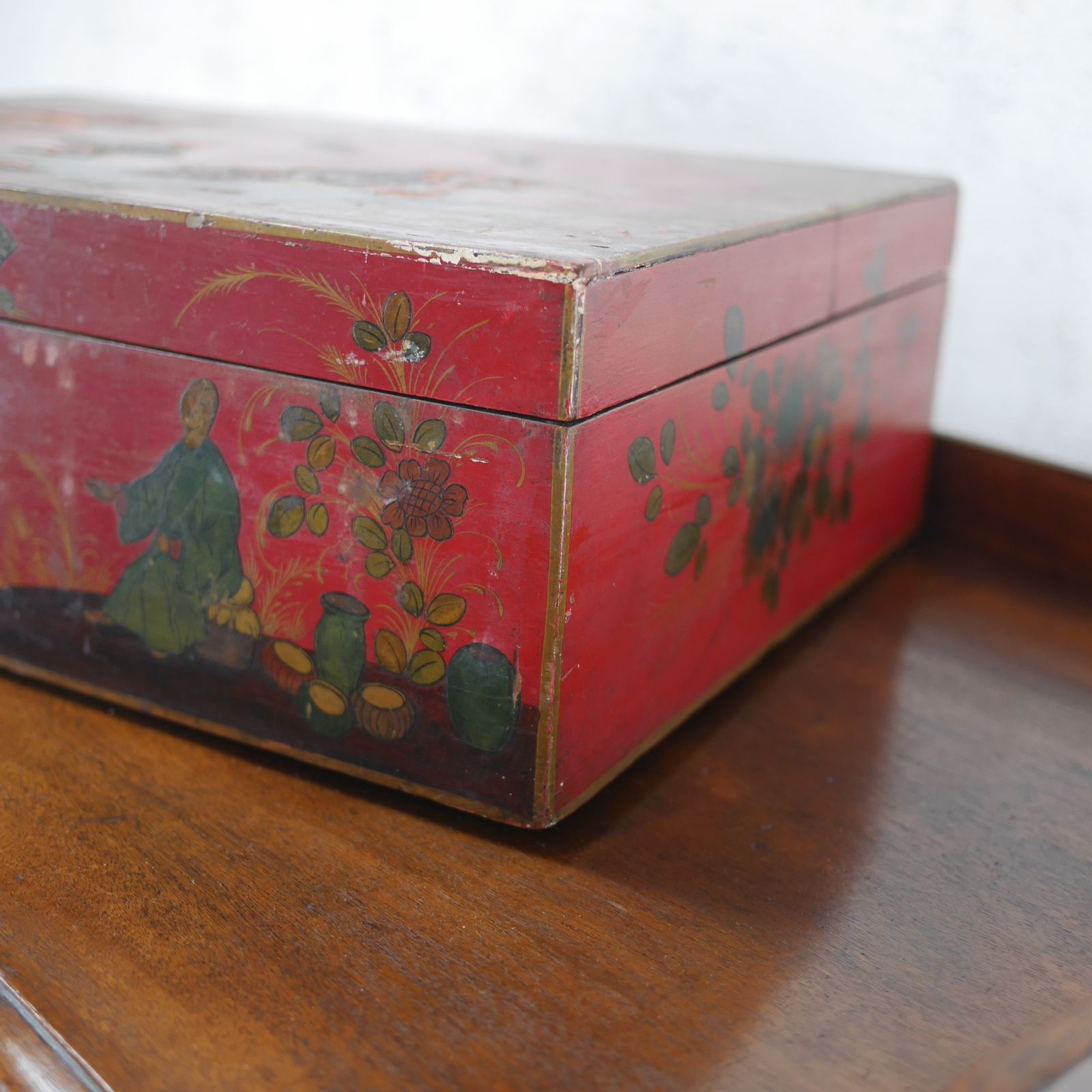 photo vinterior Antique Wig Jewelry Red Wooden Box Chinoiserie