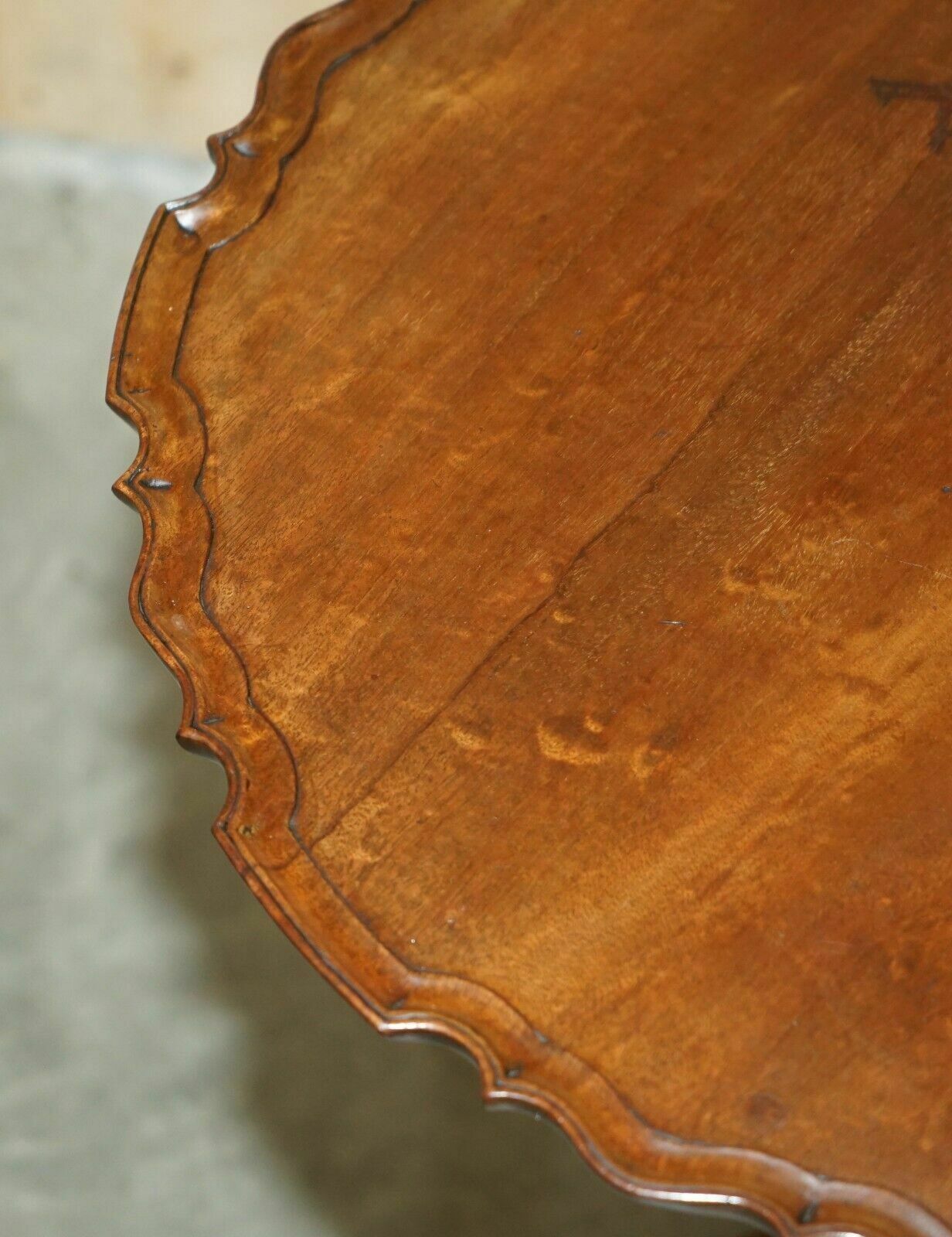 Lovely Circa 1920 Flamed Mahogany Pie Crust Edge Tripod Lamp Side End Wine Table photo 750.0