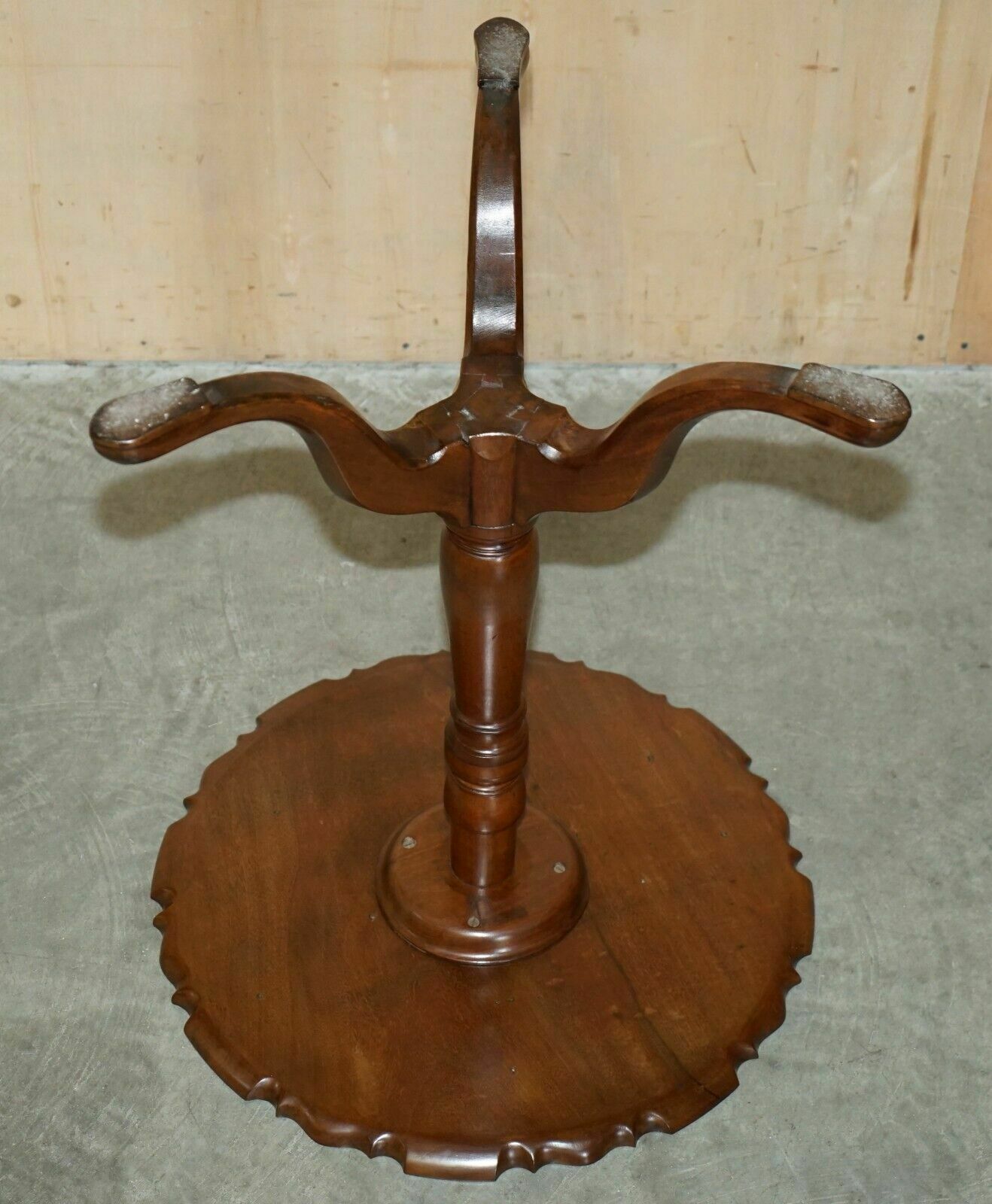 750.0 Lovely Circa 1920 Flamed Mahogany Pie Crust Edge Tripod Lamp Side End Wine Table photo