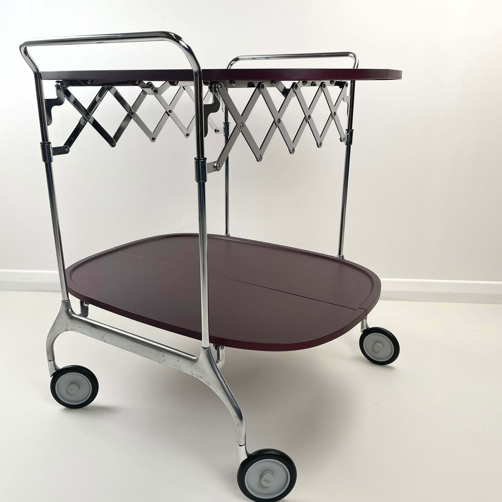 photo furniture Kartell Gastone Trolley In Aubergine