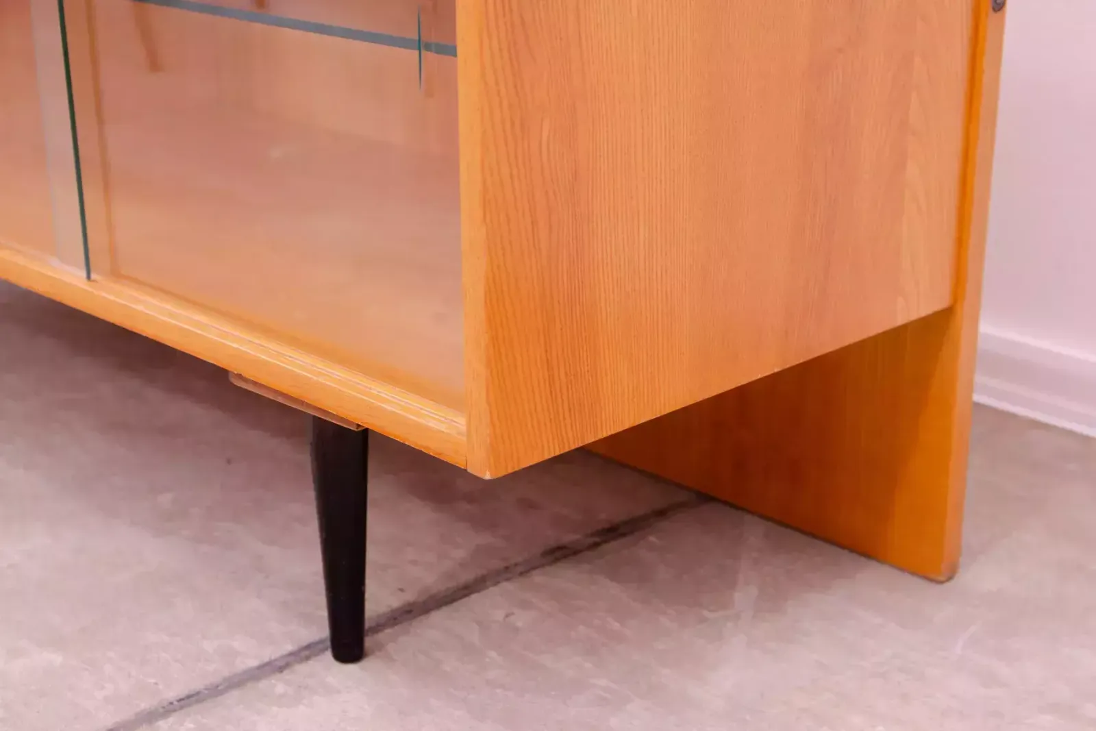 photo furniture Mid Century Glazen Kast/Boekenkast Van Mojmír Požár, Tsjecho Slowakije, Jaren 1960
