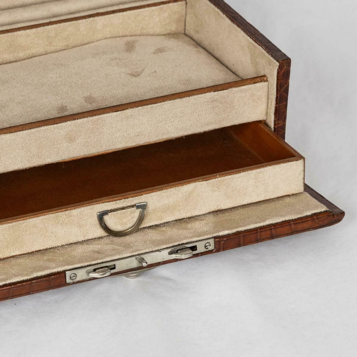 photo vinterior 20th Century British Made Crocodile Travel Overnight Vanity Case, C.1900