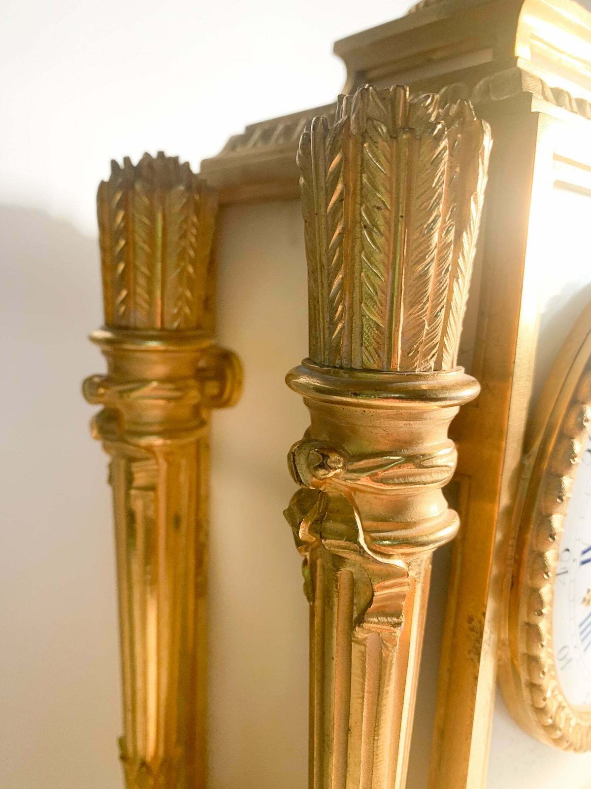 photo vinterior Raingo Frères Louis XVI Style Table Clock In Alabaster And Gilt Bronze From 1800