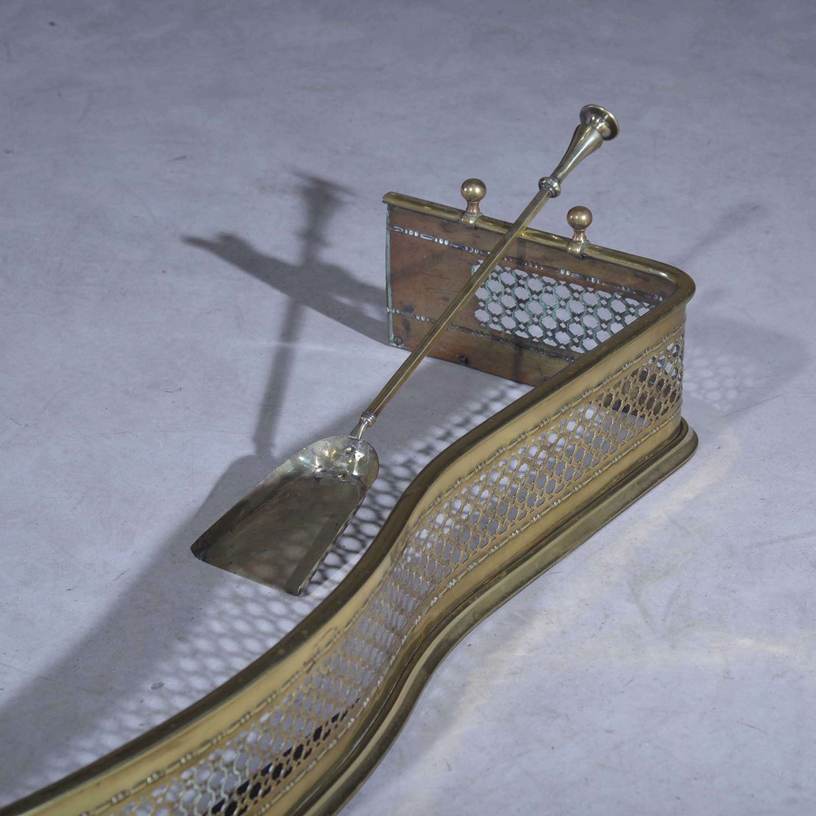 Large Country House Brass Fender photo 1250.0