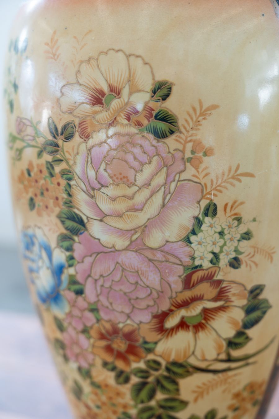 photo furniture Large Chinese Golden Satsuma Vase, Eastern Miji Period