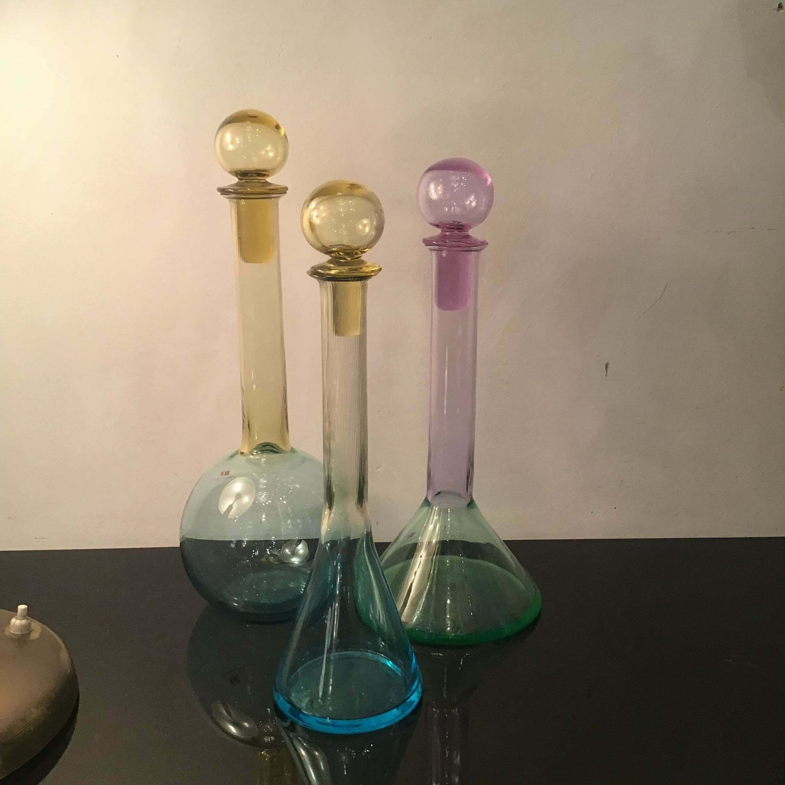 Carlo Moretti Set Of 3 Red White Rose' Wine Bottles Murano Glass 1970 Italy photo vinterior