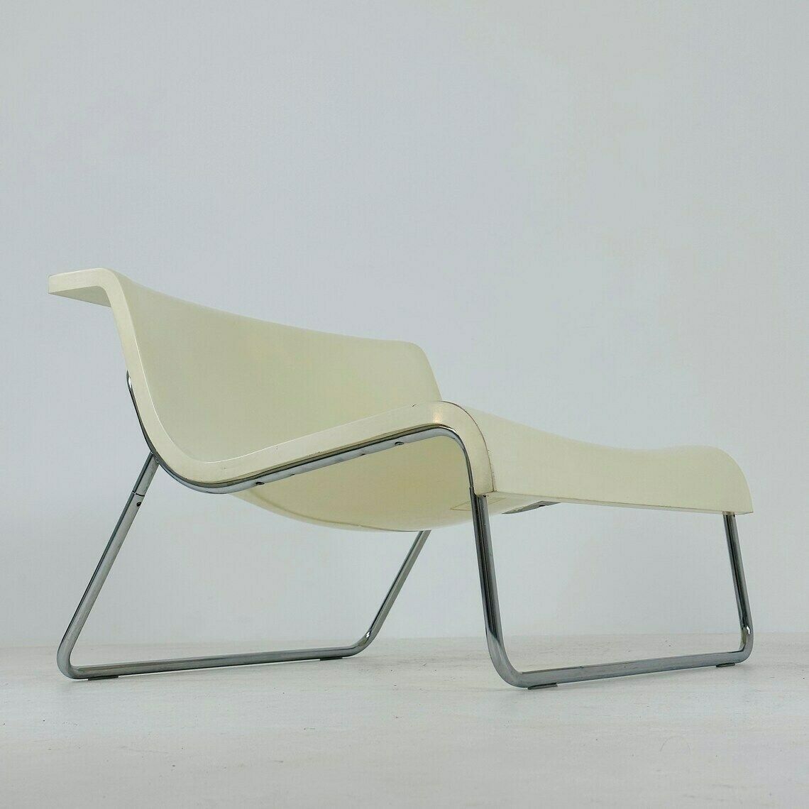 White Form Lounge Chair By Piero Lissoni For Kartell Italy 1990s photo 847.0
