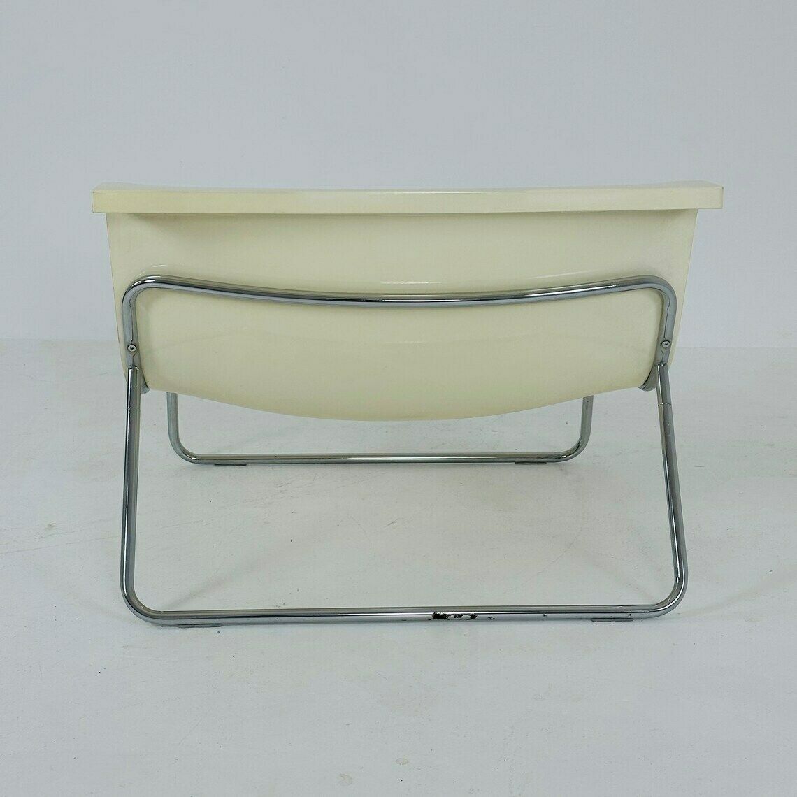 White Form Lounge Chair By Piero Lissoni For Kartell Italy 1990s photo vinterior