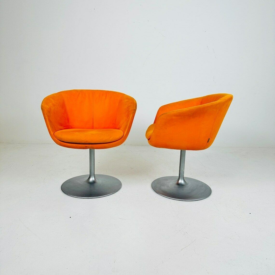 Furniture Pair Of Walter Knoll Swivel Barrel Chairs 1970s photo