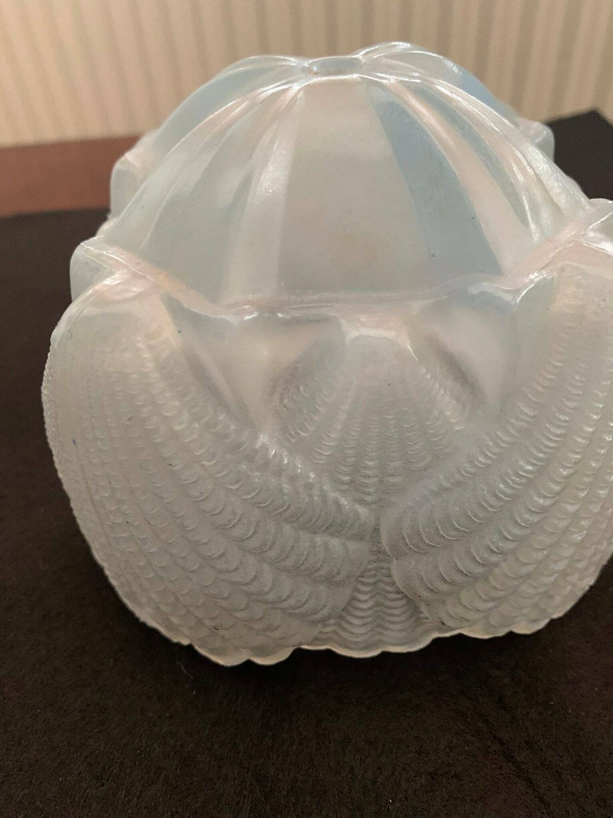 Exceptional Antique Art Deco Opalescent Glass Clam/Scallop Shell Lamp/Light Shade photo vintage