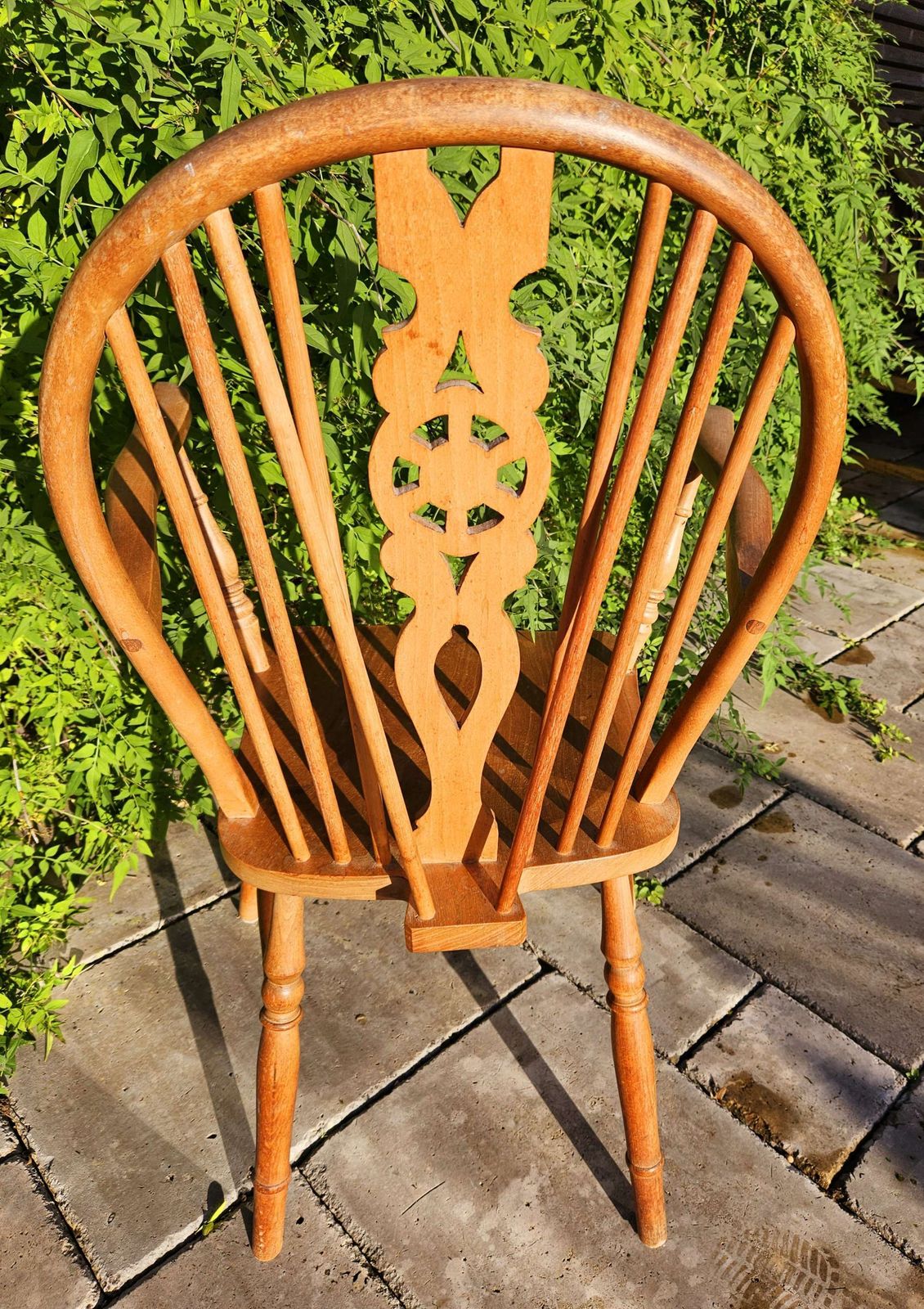 Wonderful Wooden Wheelback 'Carver' Chair photo furniture