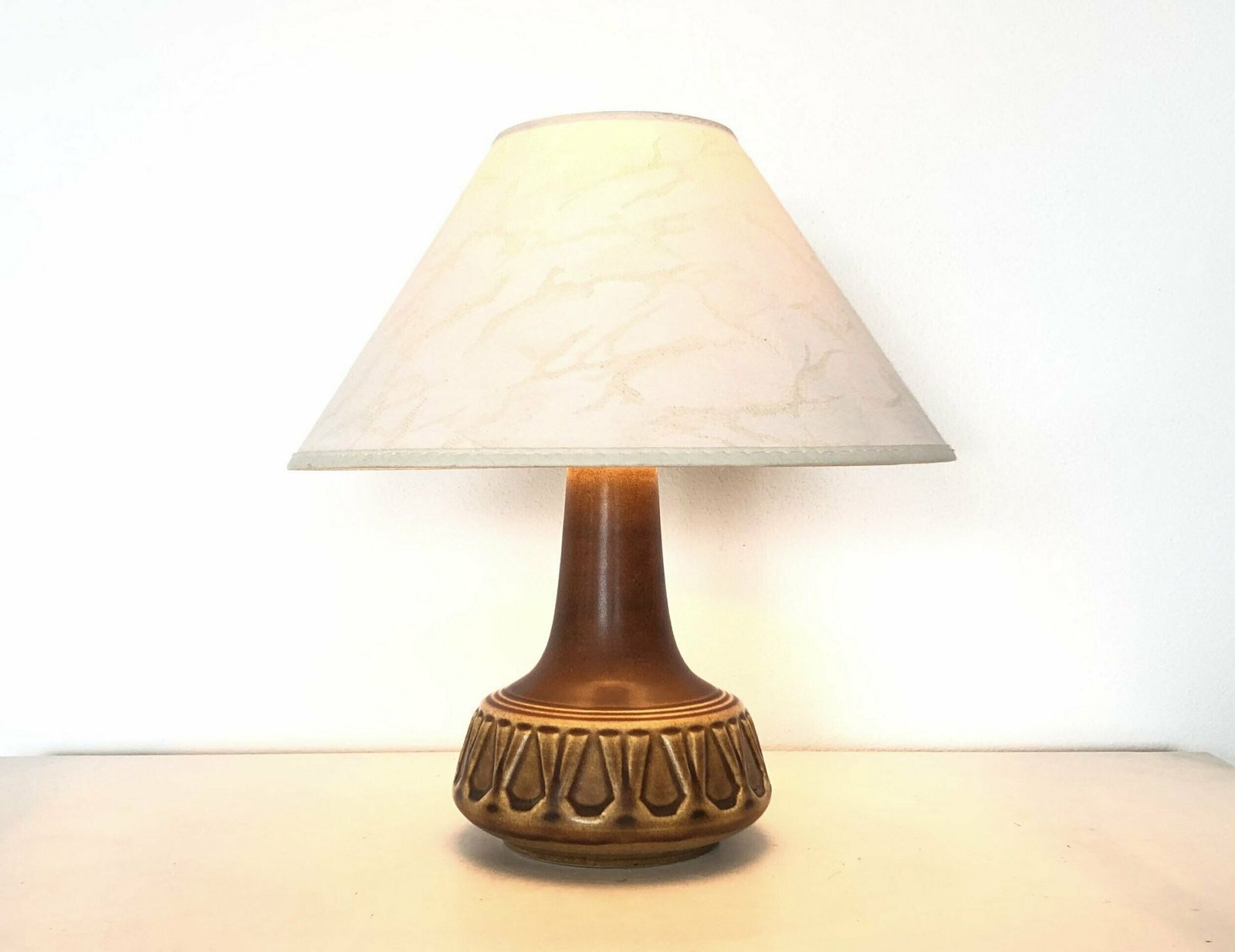 Beautiful Danish Stoneware Mid Century Table Lamp In Brown Glaze With Pattern And A Pleated Vintage Fabric Shade