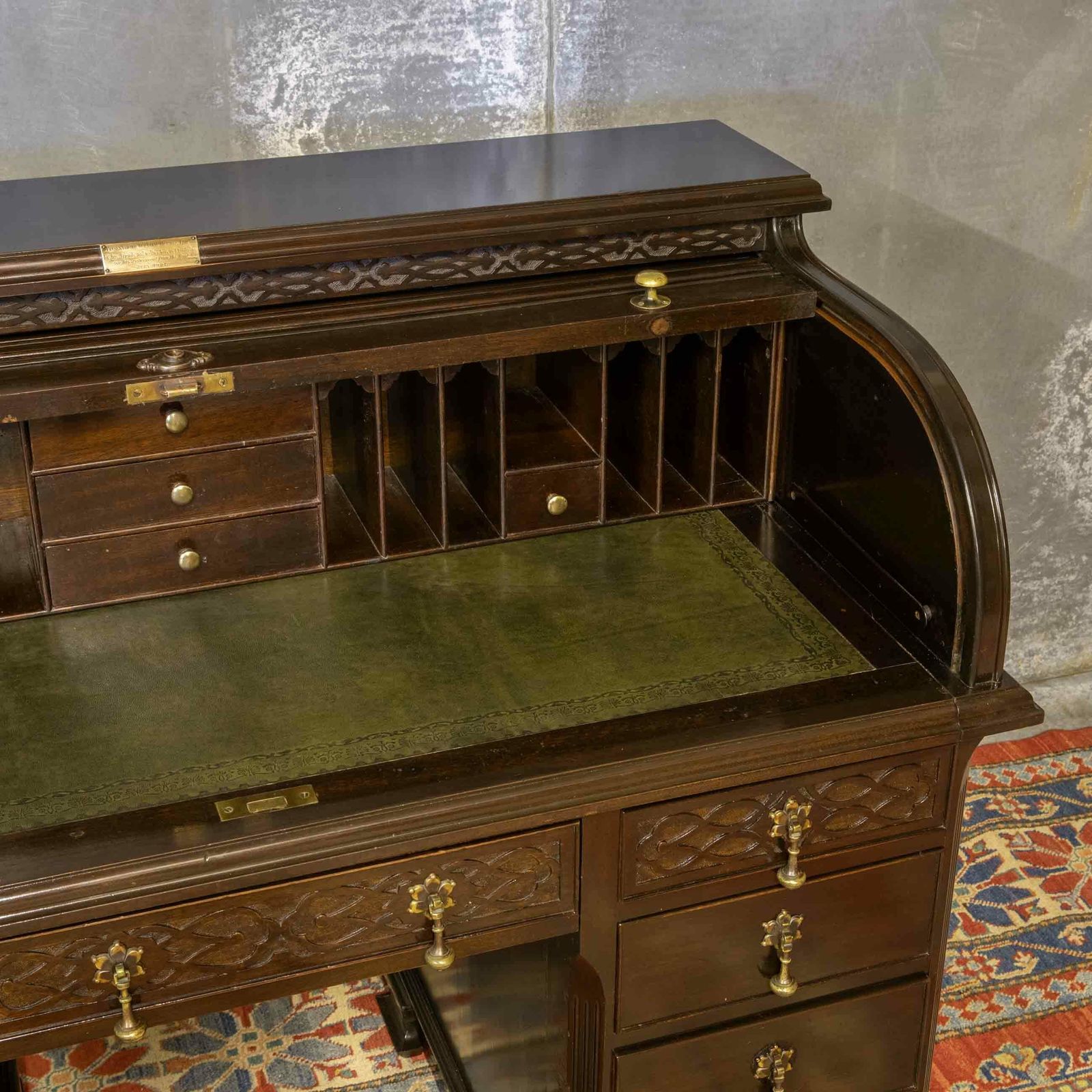 photo vintage Early 20th Century Chippendale Style Mahogany Desk