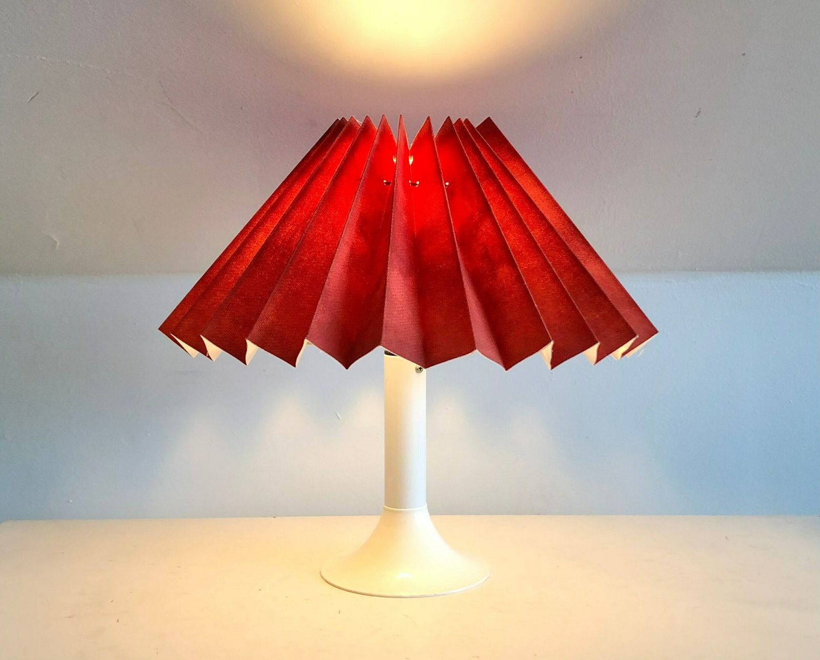 Vintage Danish Mid Century White Plastic Design Table Lamp With Trumpet Base And Beautiful Red Pleated Fabric Shade