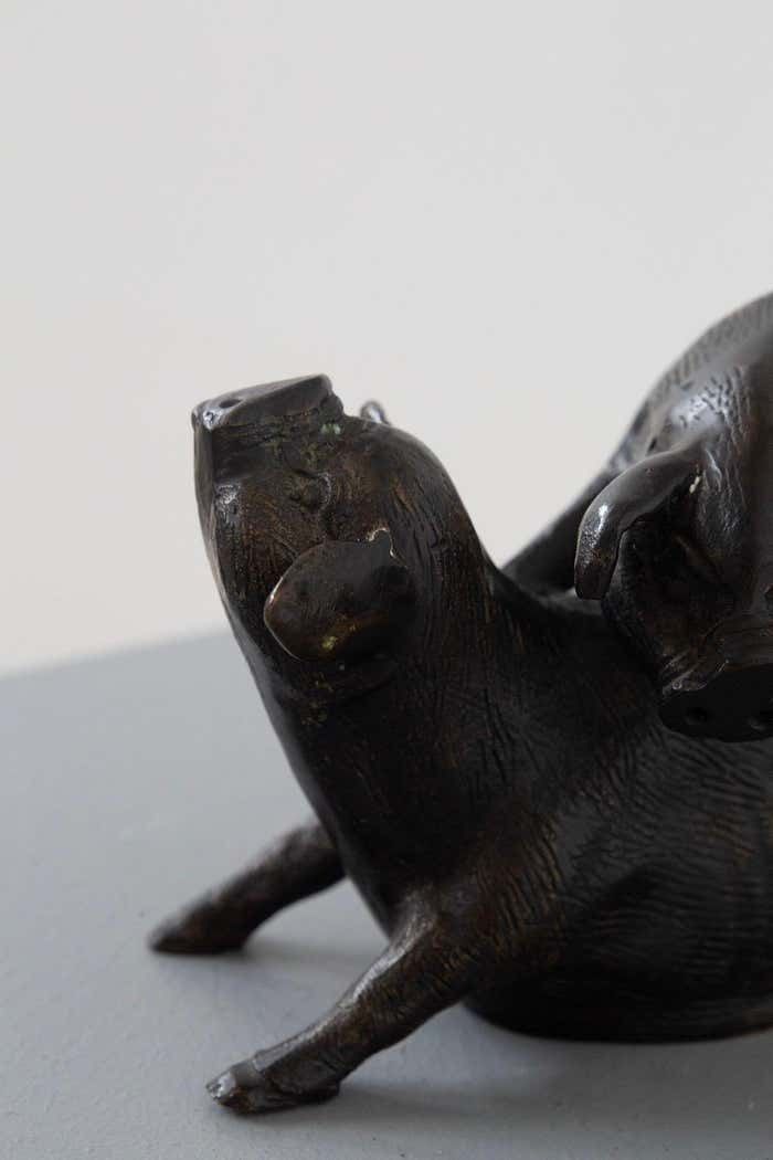 Italian Bronze Sculpture: Two Pigs, Bronze Artist 20th Century photo vinterior