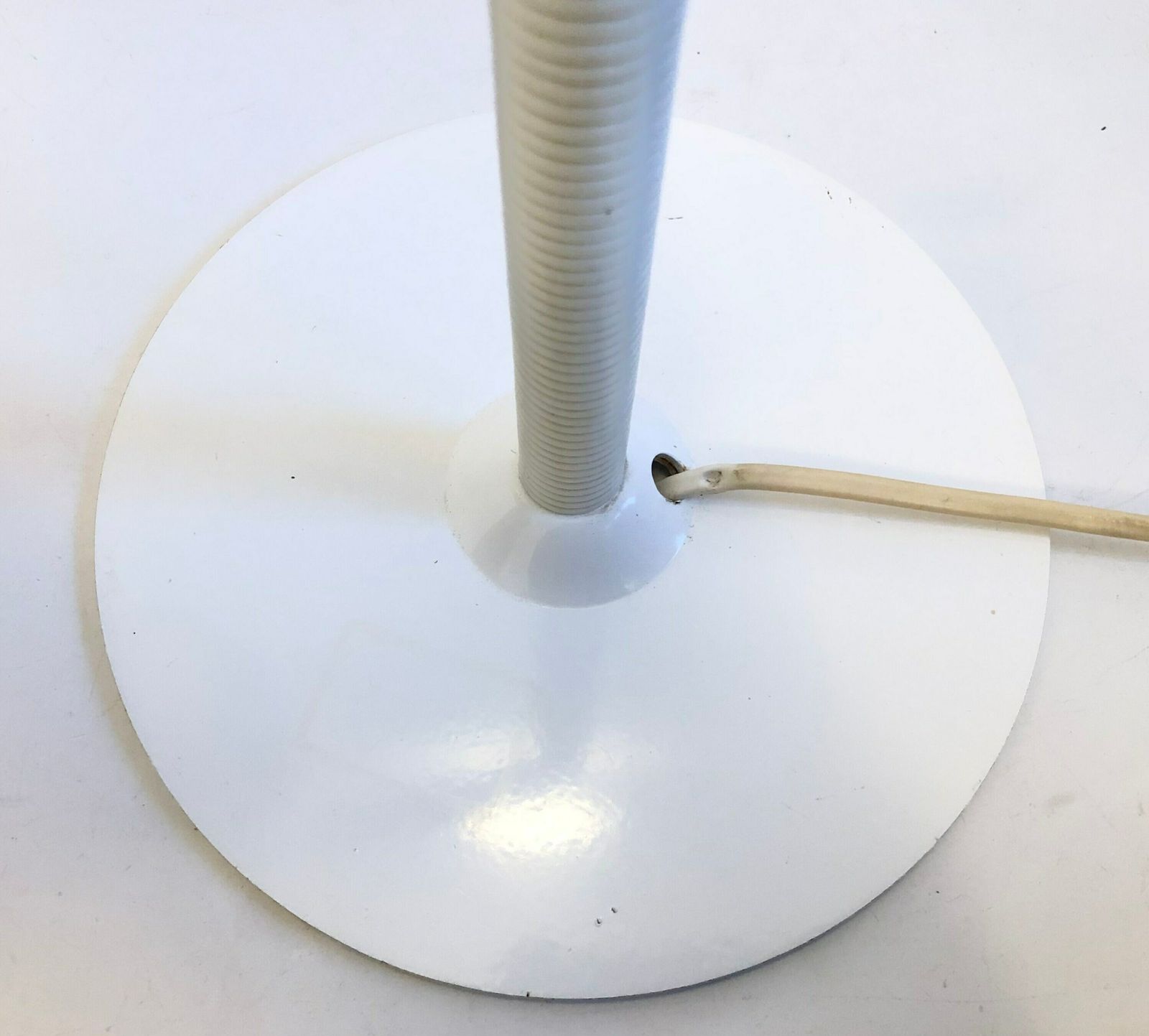 Danish Minimalist Vintage Table Lamp With Flexible Neck In White Metal And Plastic photo vinterior