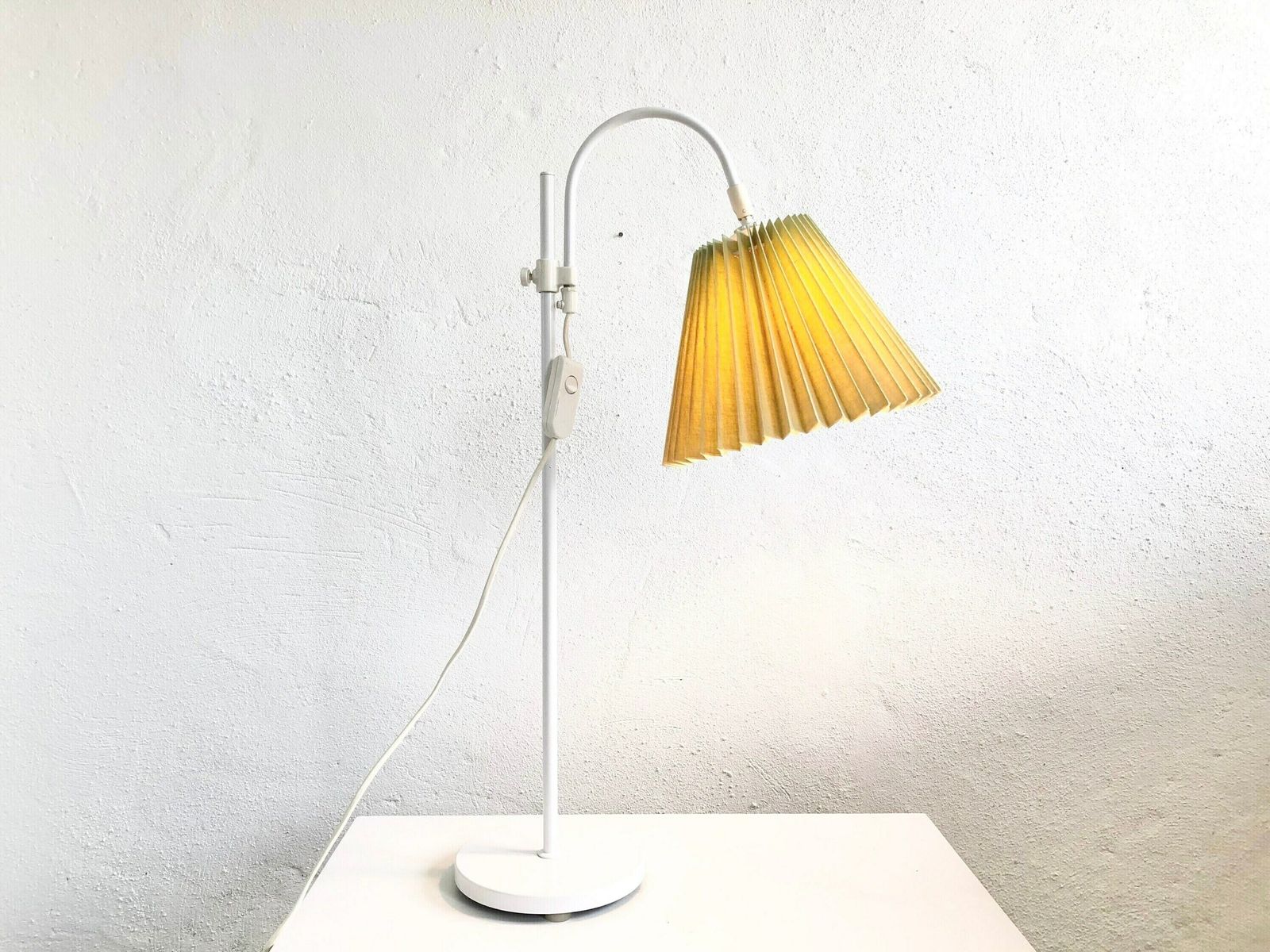 Danish Vintage Minimalist Mid Century Table Lamp In White Painted Metal With Pastel Green Pleated Shade