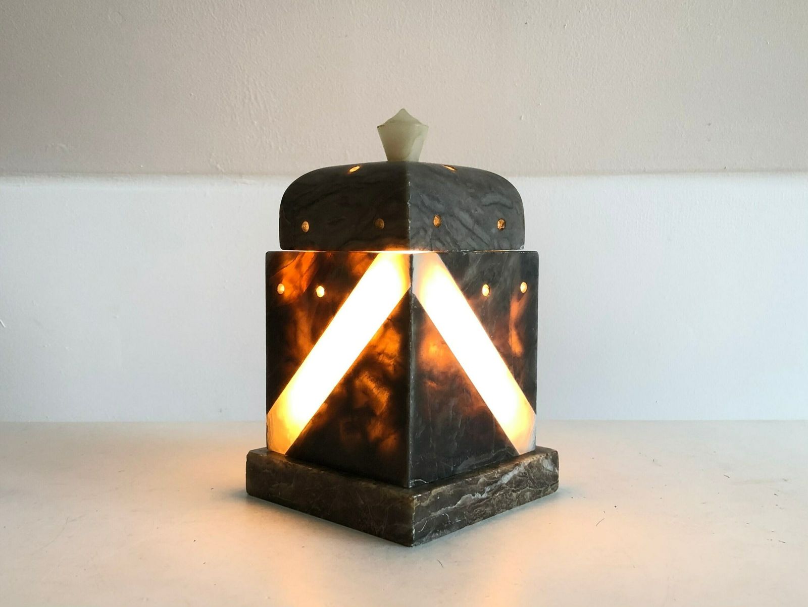 Vintage Gorgeous Black Alabaster Marbled Art Deco Table Lamp With Carved Architectural Shapes And Great Light Exposure