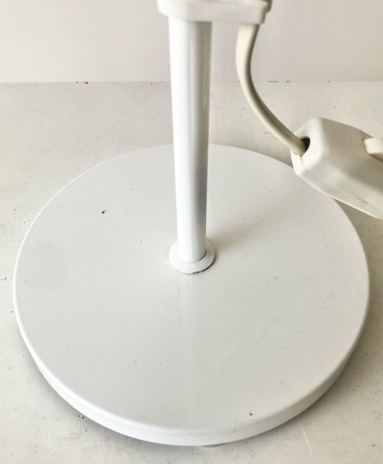 Danish Vintage Minimalist Mid Century Table Lamp In White Painted Metal With White Pleated Shade photo vintage