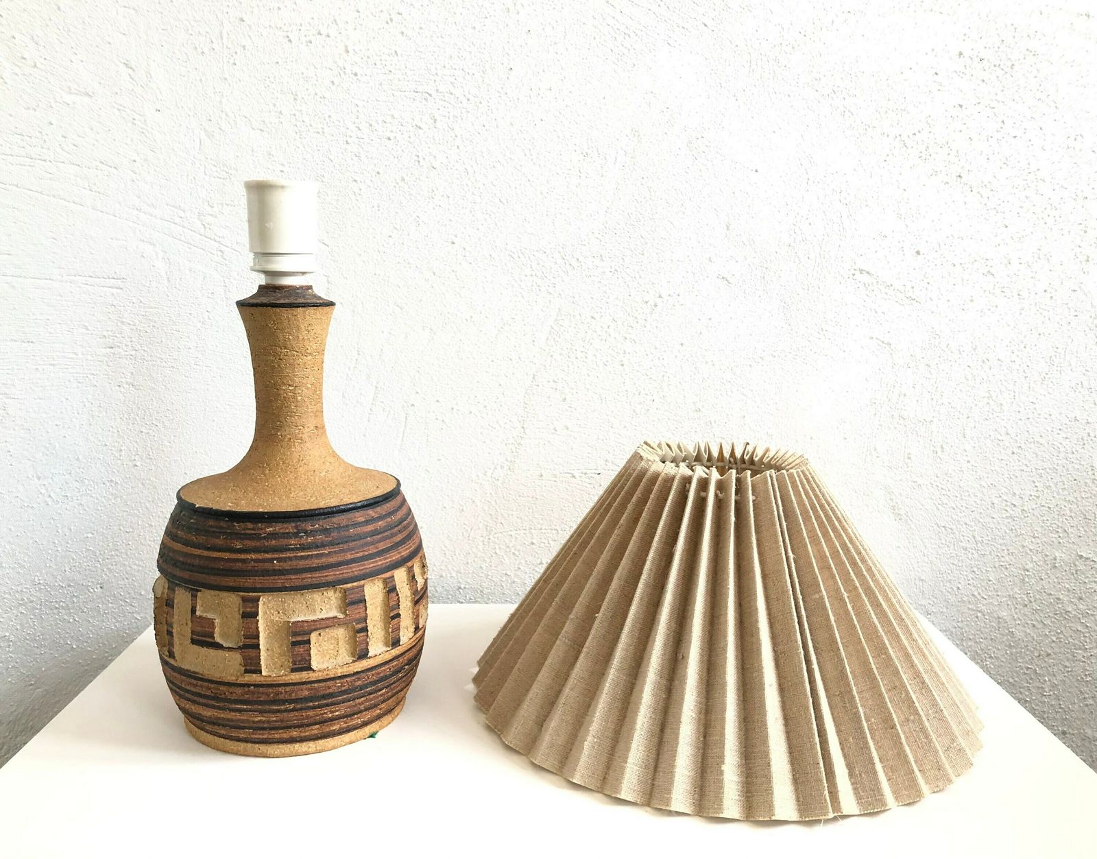 Danish Stoneware Mid Century Table Lamp In Raw Clay, Carved Pattern And Brown Colors With A Pleated Linen Shade   Design From Axella photo vintage