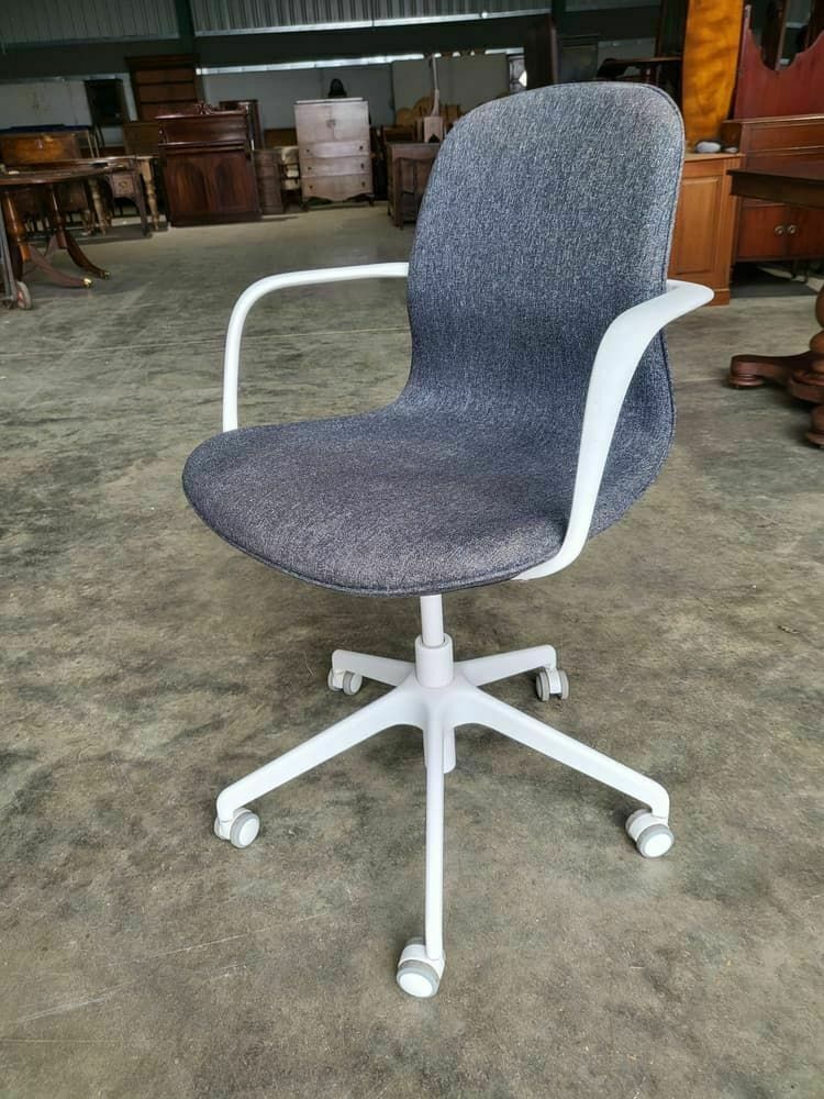 20thc 70's Style Swivel Tilt Office Arm Chair 5 Star Metal Base Castors White photo 195.0