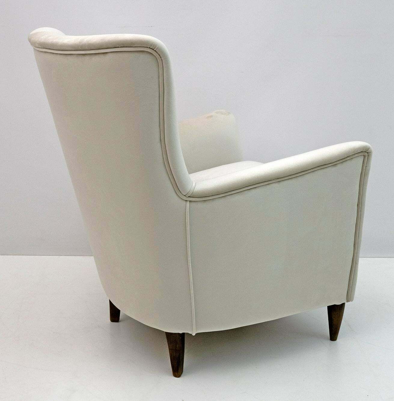Attributed Gio Ponti Mid Century Modern Italian Velvet Armchair For Isa, 1950s photo Furniture