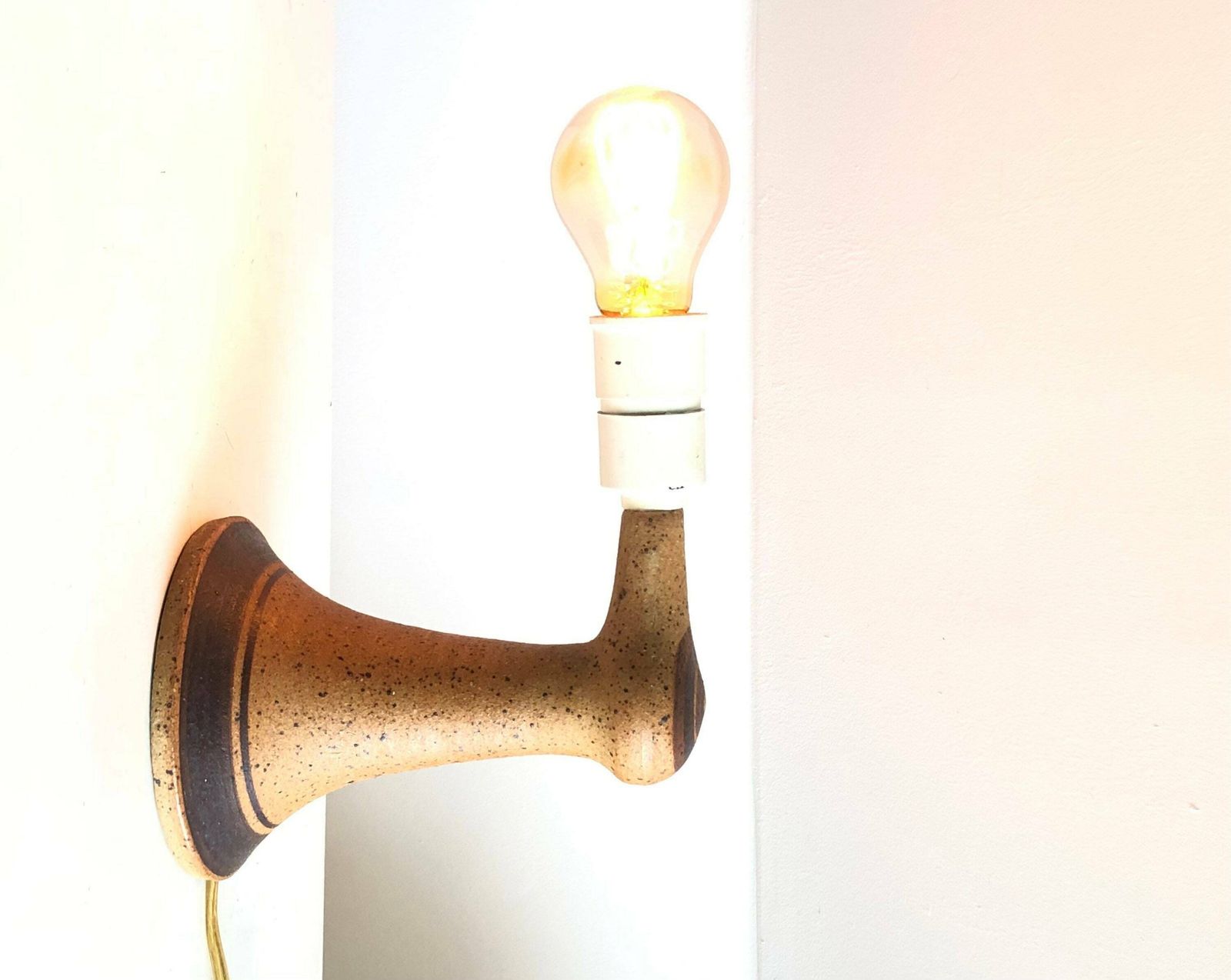 Rare Danish Stoneware Mid Century Wall Lamp In Organic Shape With Beige And Brown Glaze   Design From Helle Allpass, Denmark