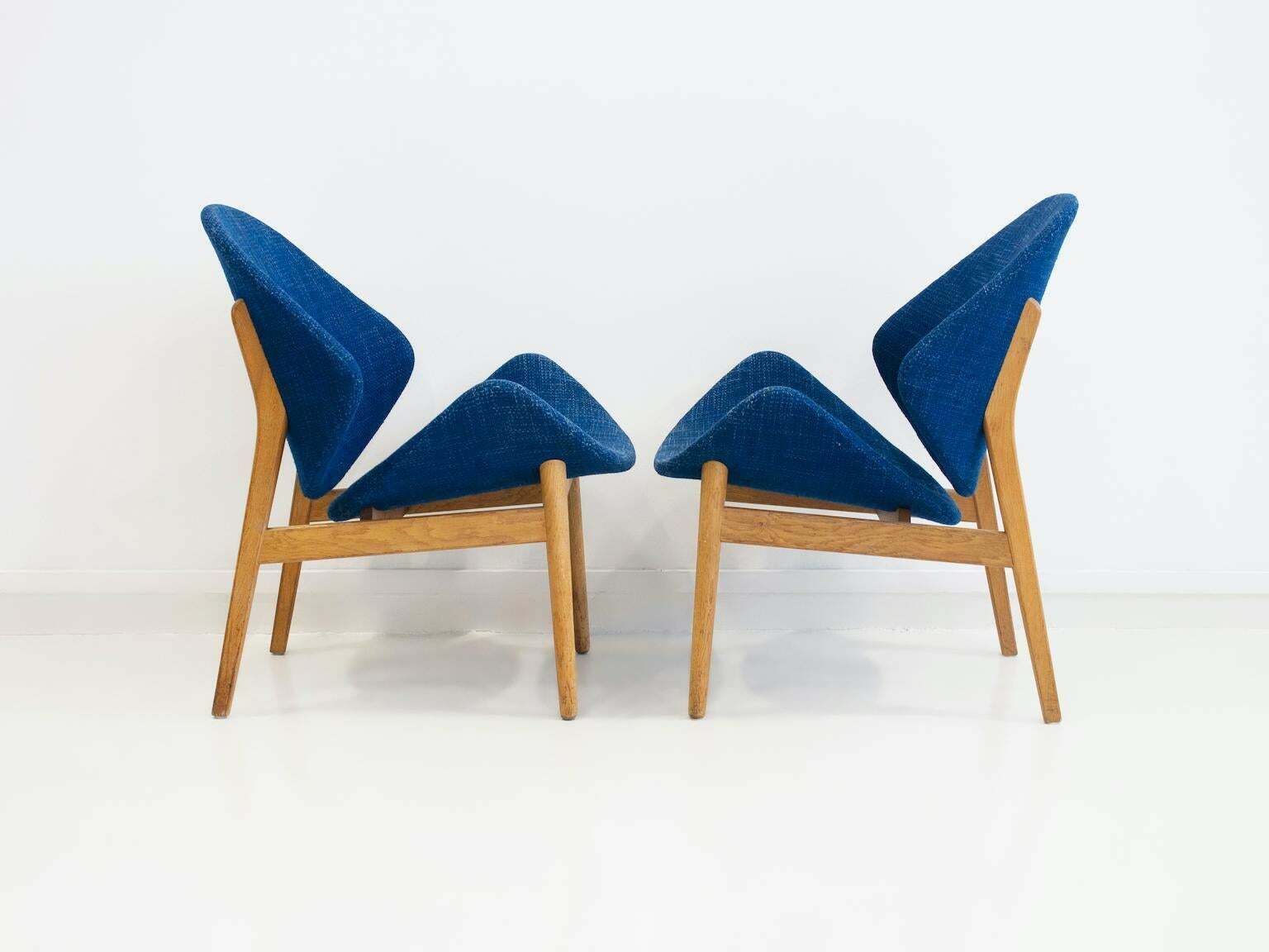 photo furniture Pair Of Blue Hans Olsen Model 134 Oak Chairs