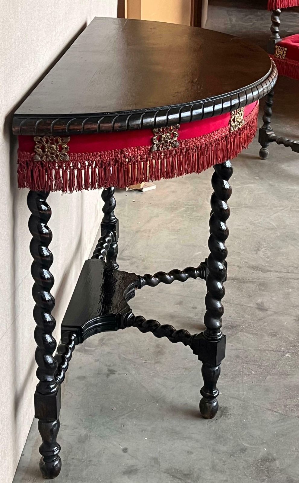 19th Century English Demilune Table With Solomonic Legs And Fringes photo Furniture