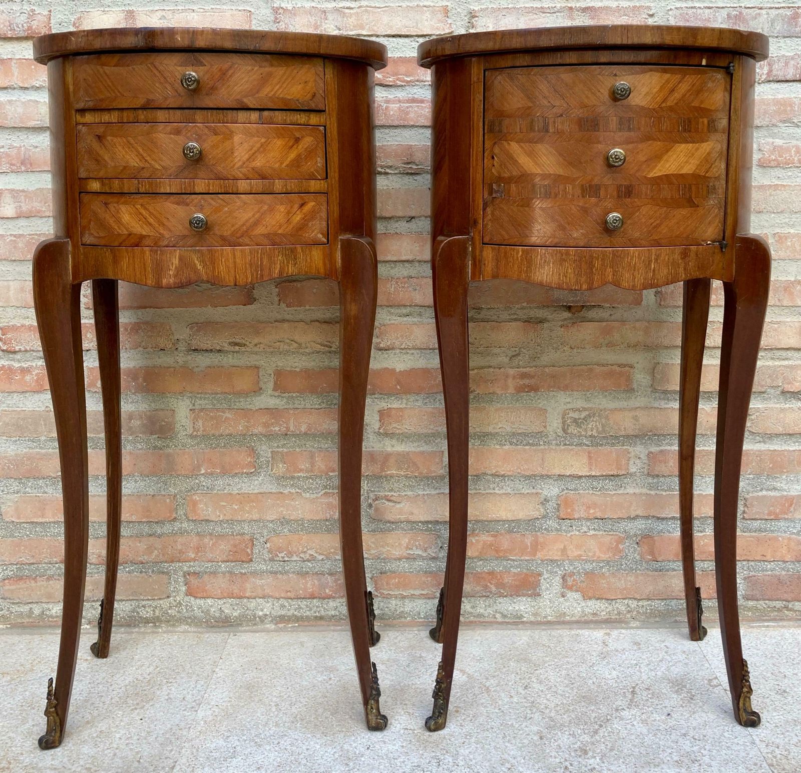 Tables de chevet de style Louis XVI en noyer marqueté, France, années 1920, lot de 2 photo vinterior