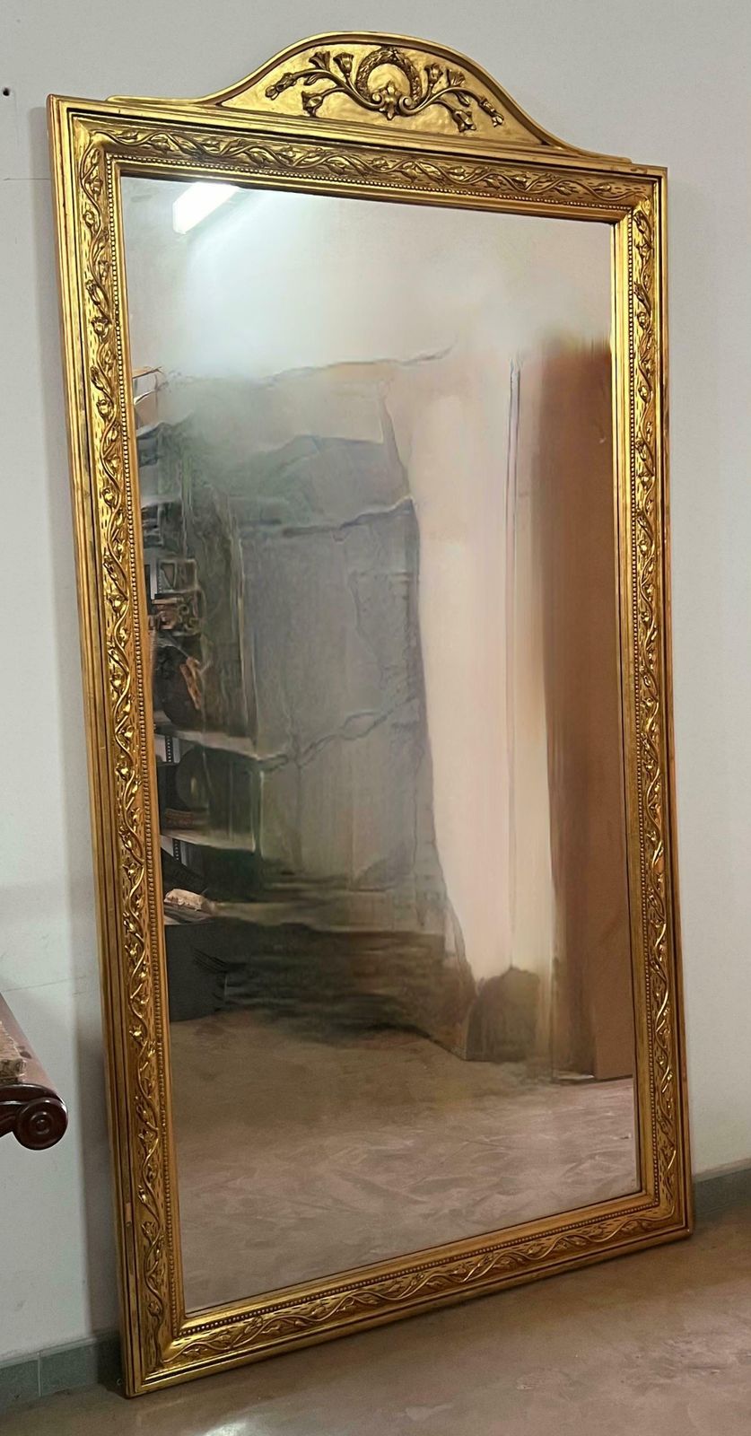 Grand miroir français doré à fronton, symétrique, XIXe siècle, 7,8 ft photo Décoration