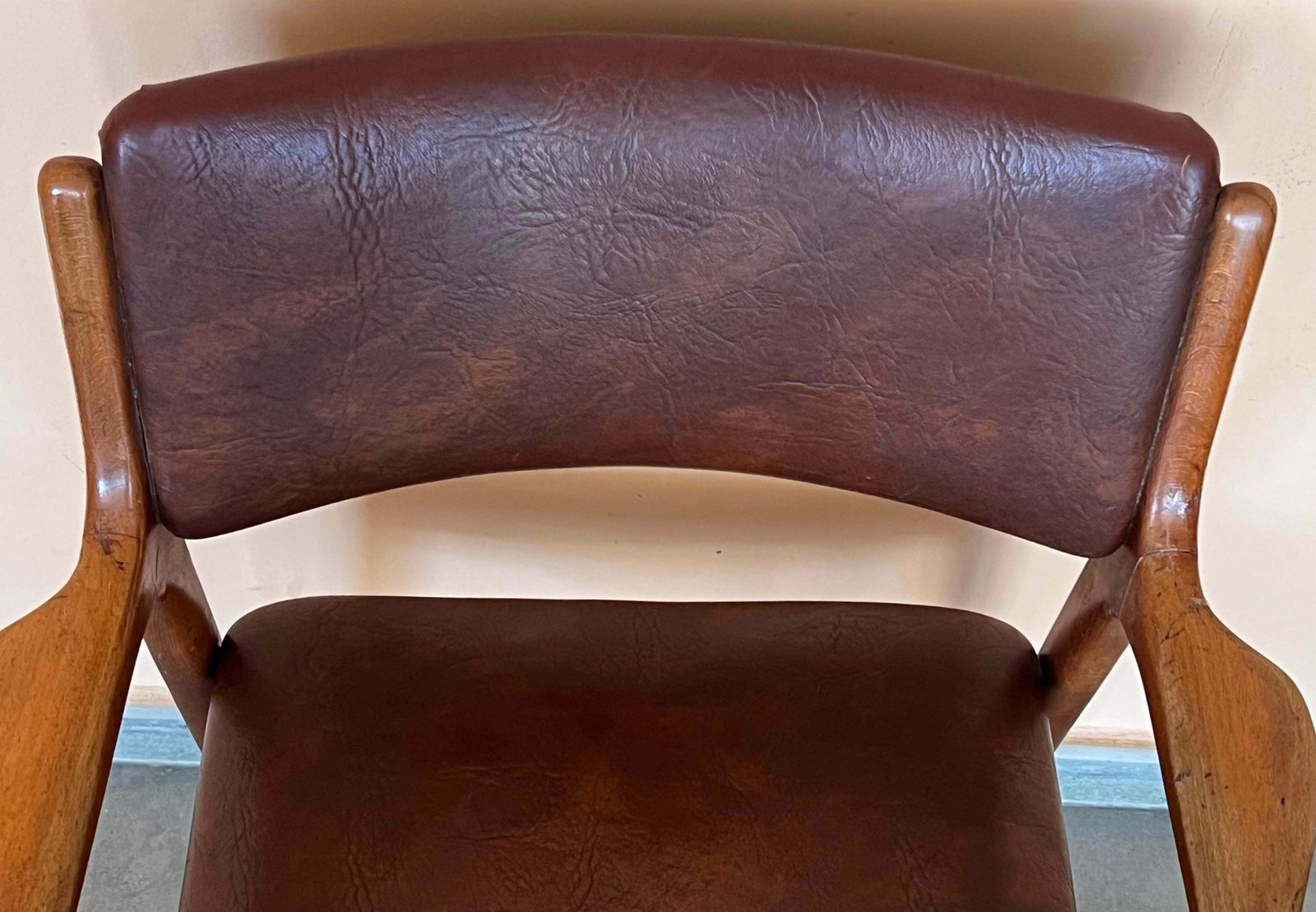 photo vinterior Modern Teak And Brown Leather Armchairs In Erik Buch Style