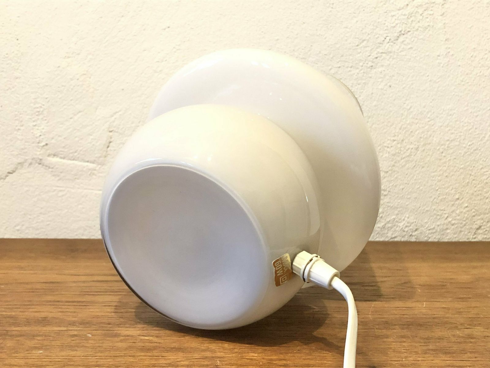 photo furniture Scandinavian Vintage Mushroom Mid Century Table Lamp In Minimalist White Glass With Cozy Glow