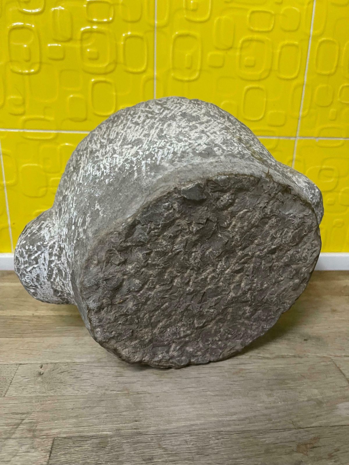 Mortaio Rotondo Per Pesto In Marmo Grigio Italiano Del 1800 Scolpito A Mano photo furniture