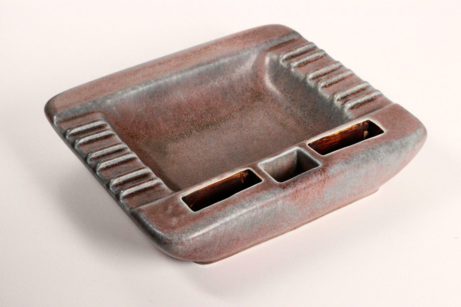 Scandinavian Modern Large Ceramic Ashtray By Gunnar Nylund For Rörstrand 1950’s photo vinterior
