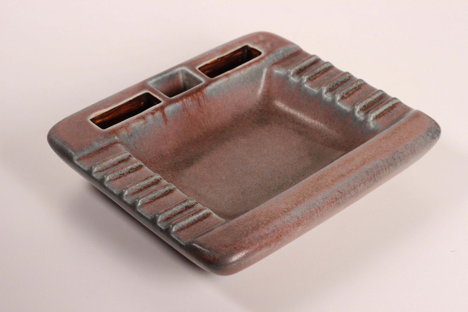 photo furniture Scandinavian Modern Large Ceramic Ashtray By Gunnar Nylund For Rörstrand 1950’s