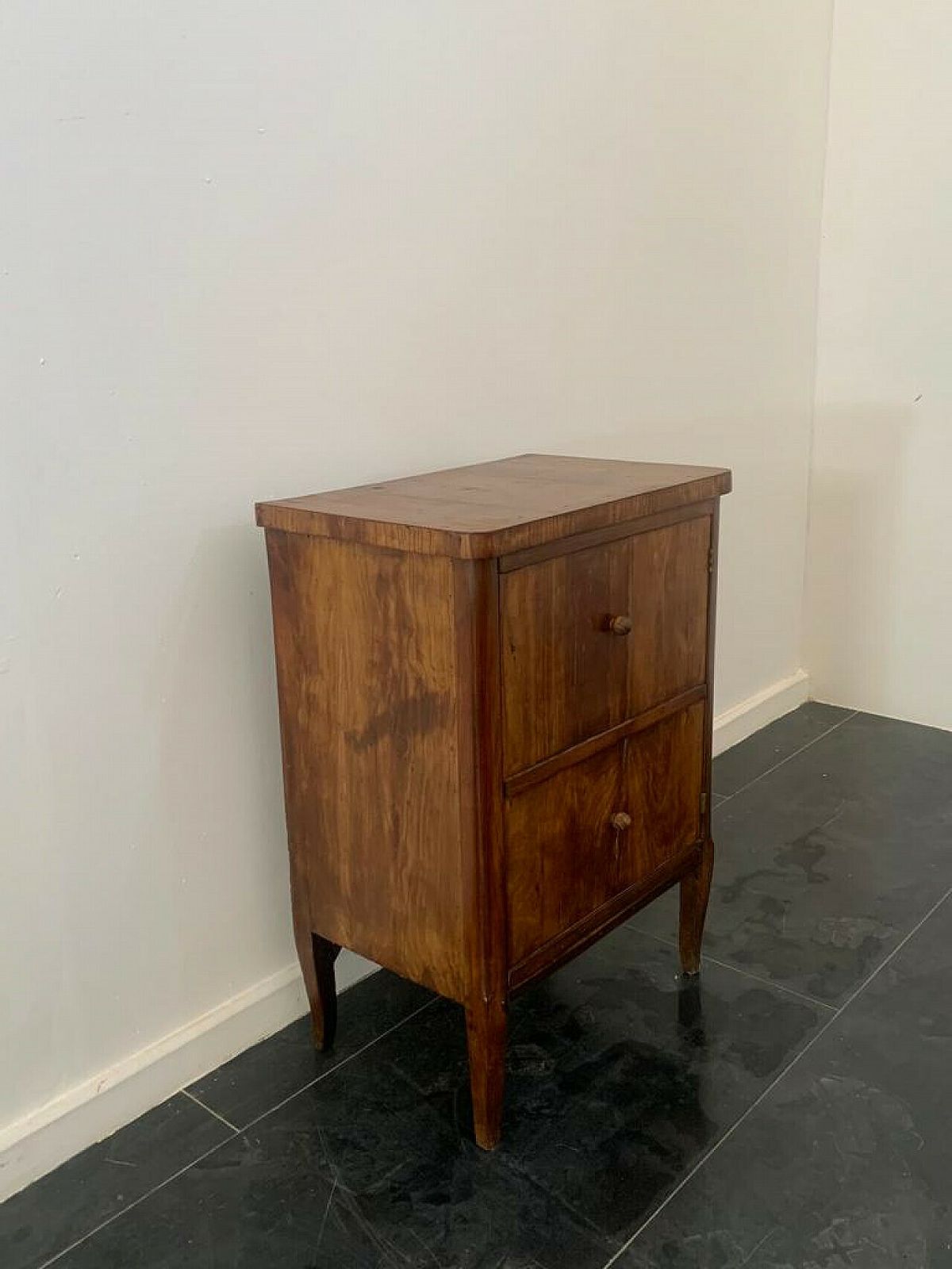 Feather Cherry Wood Chest Of Drawers, Late 18th Century photo Furniture