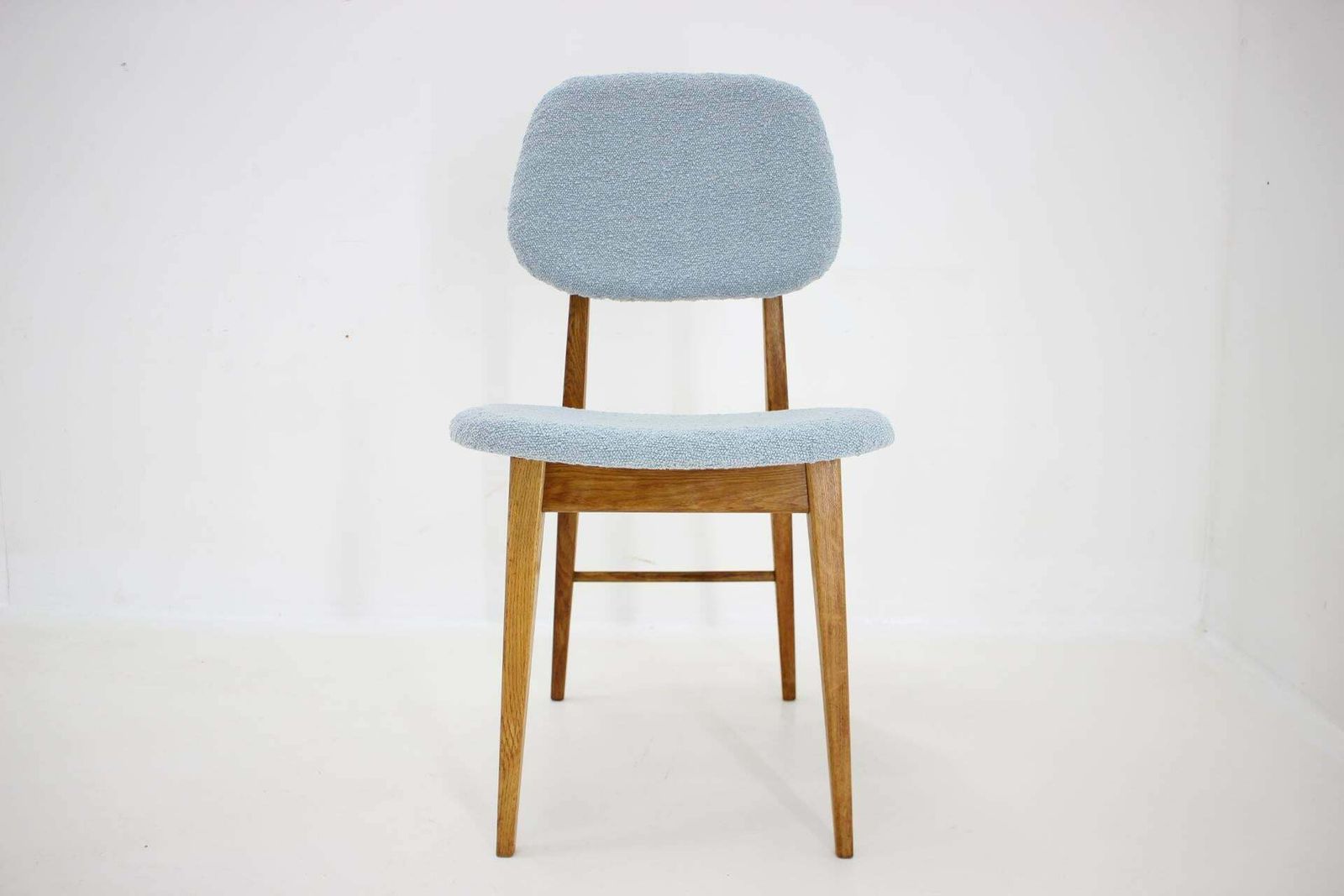photo vinterior 1960s Set Of Three Oak Dining Chairs In Boucle, Czechoslovakia